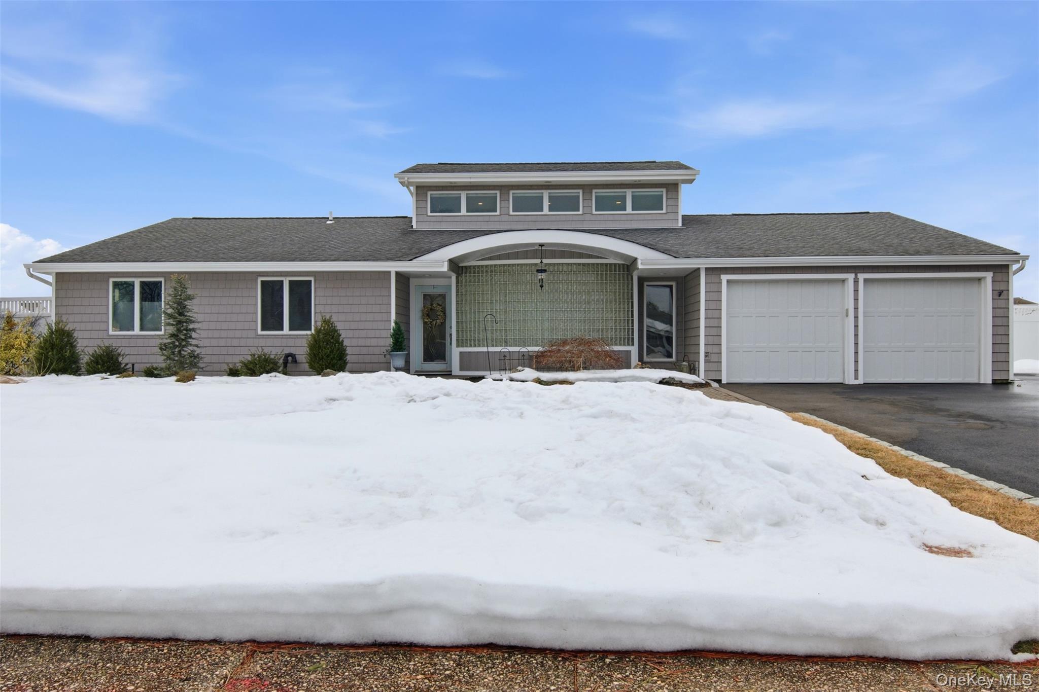 #1 photo, 21 Shore Drive, Copiague , NY 11726