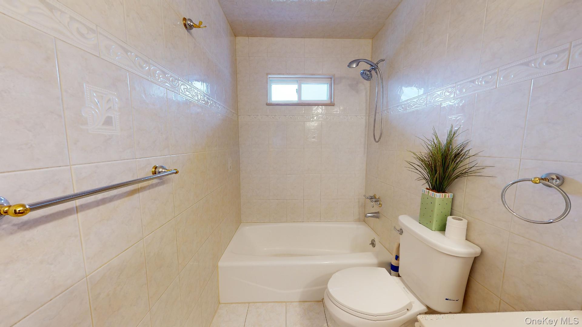 #11 photo, 511 Freeman Avenue, Brentwood , NY 11717