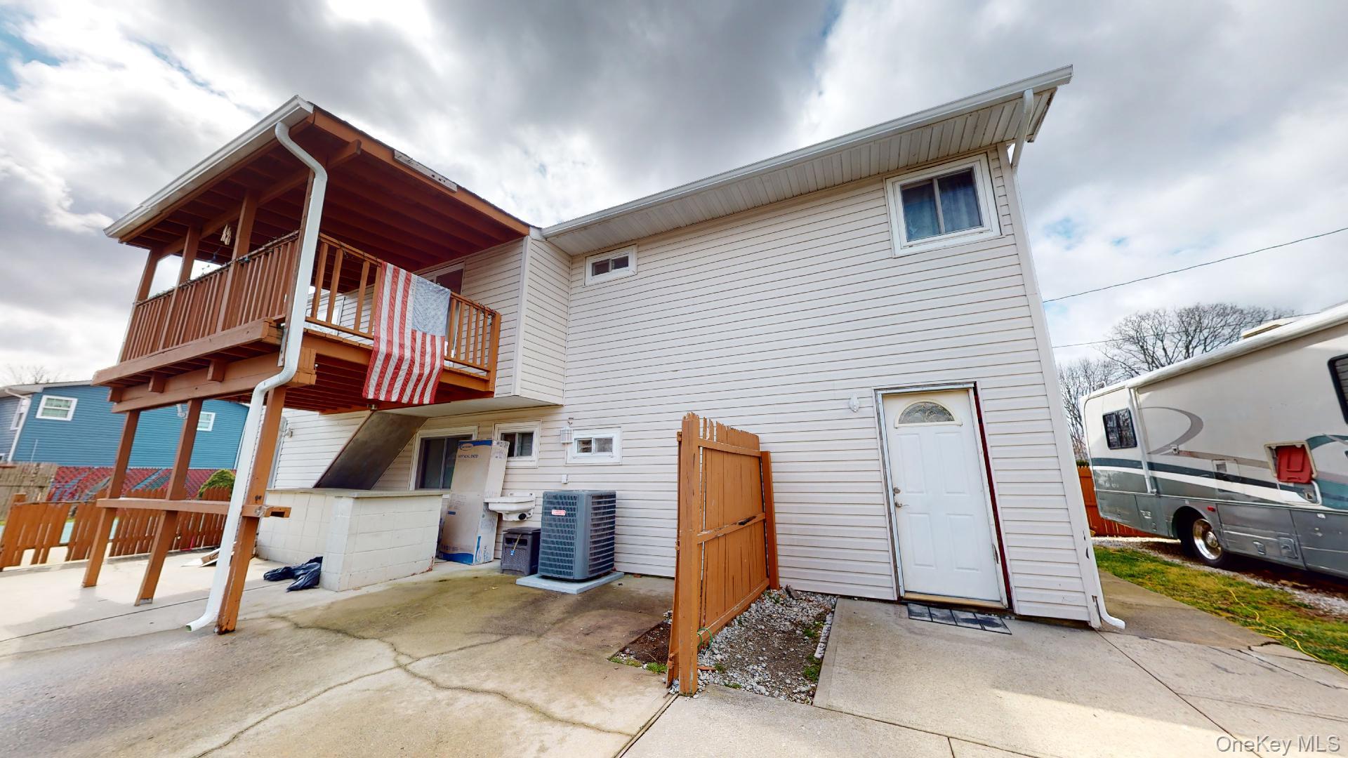 #3 photo, 511 Freeman Avenue, Brentwood , NY 11717