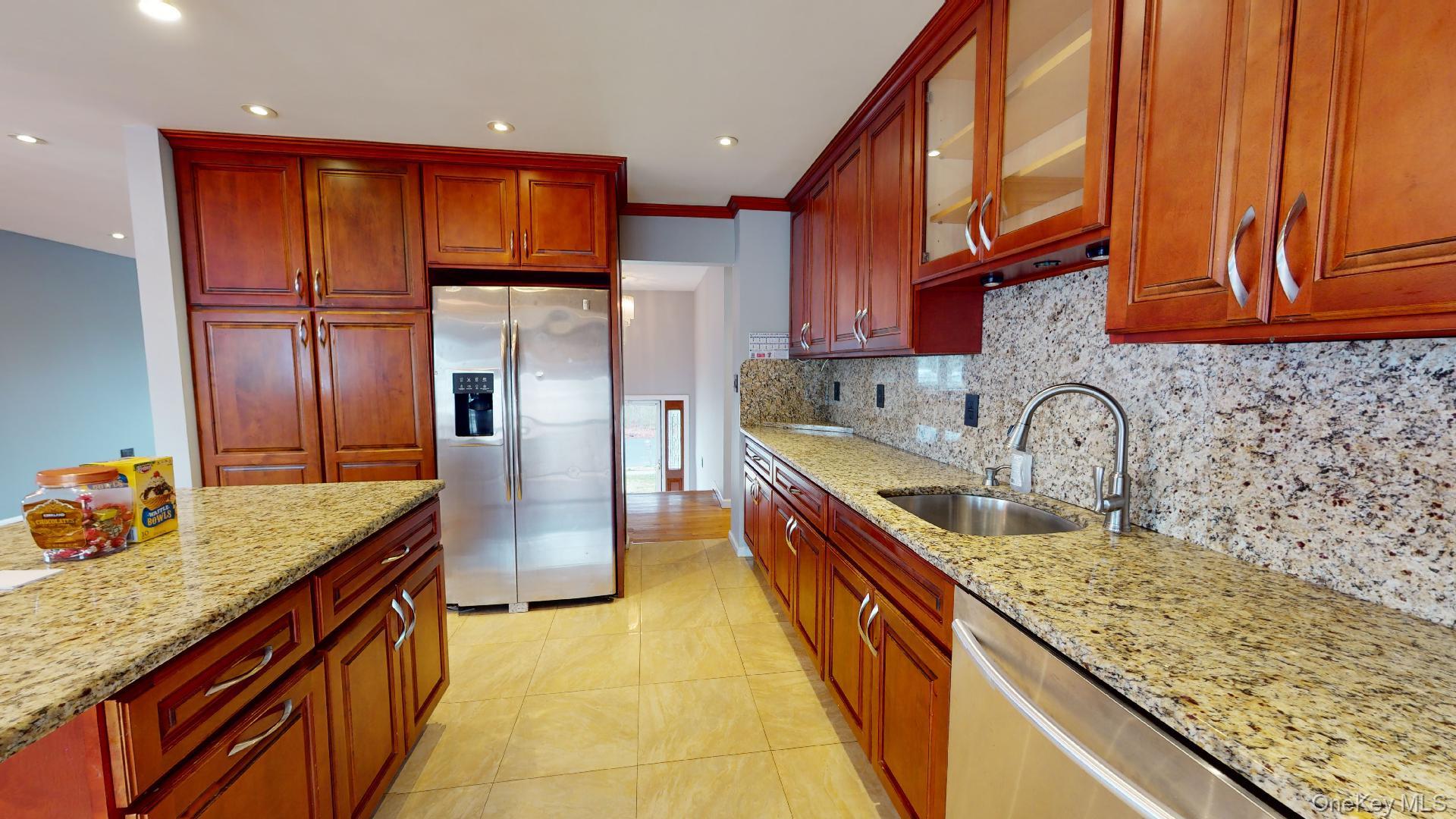 #5 photo, 511 Freeman Avenue, Brentwood , NY 11717