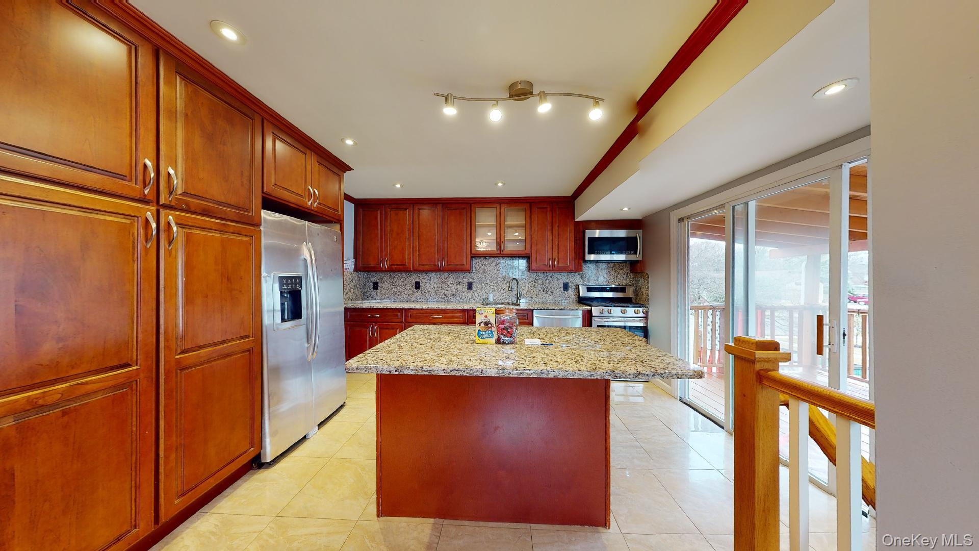 #8 photo, 511 Freeman Avenue, Brentwood , NY 11717