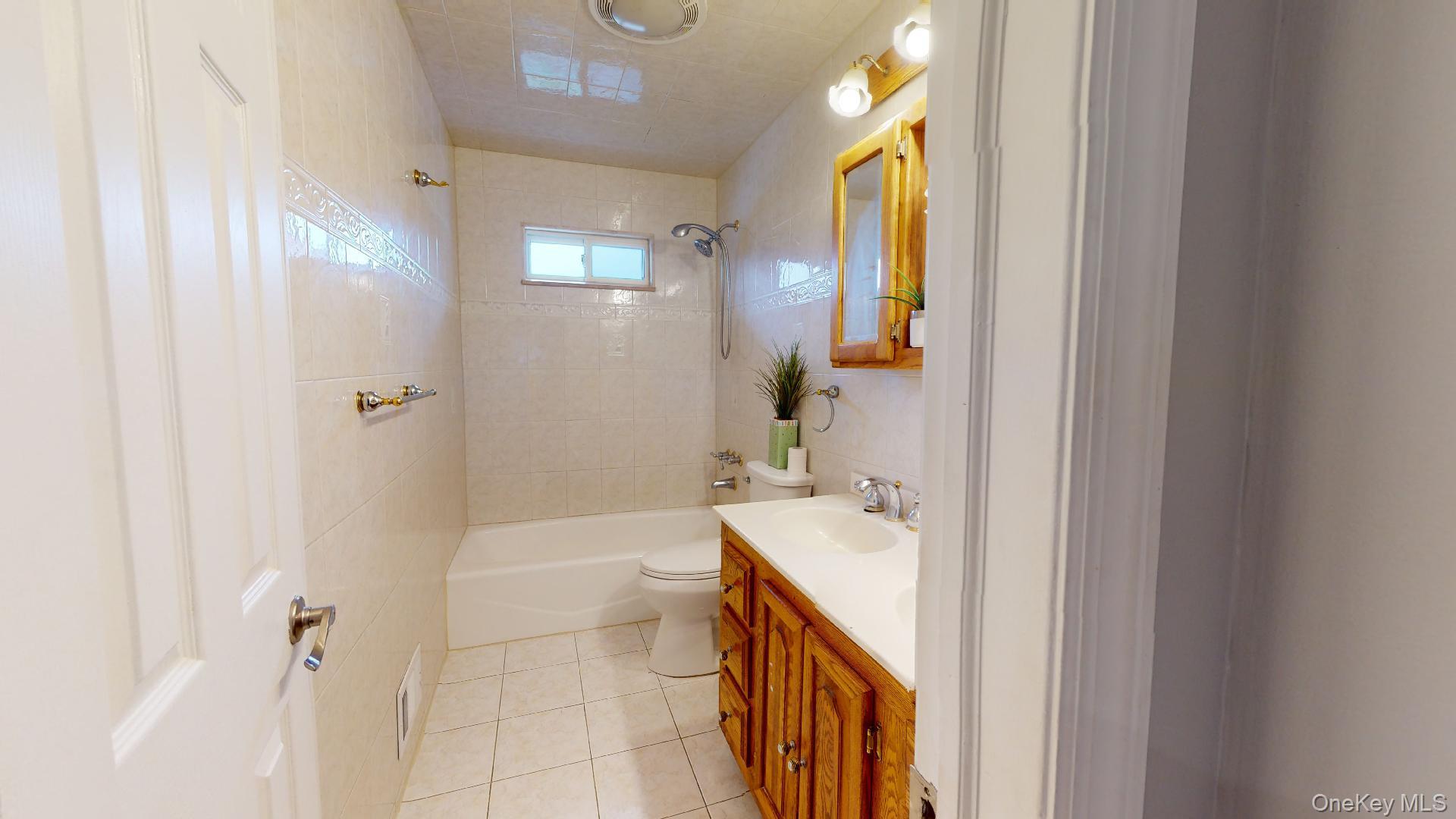 #9 photo, 511 Freeman Avenue, Brentwood , NY 11717