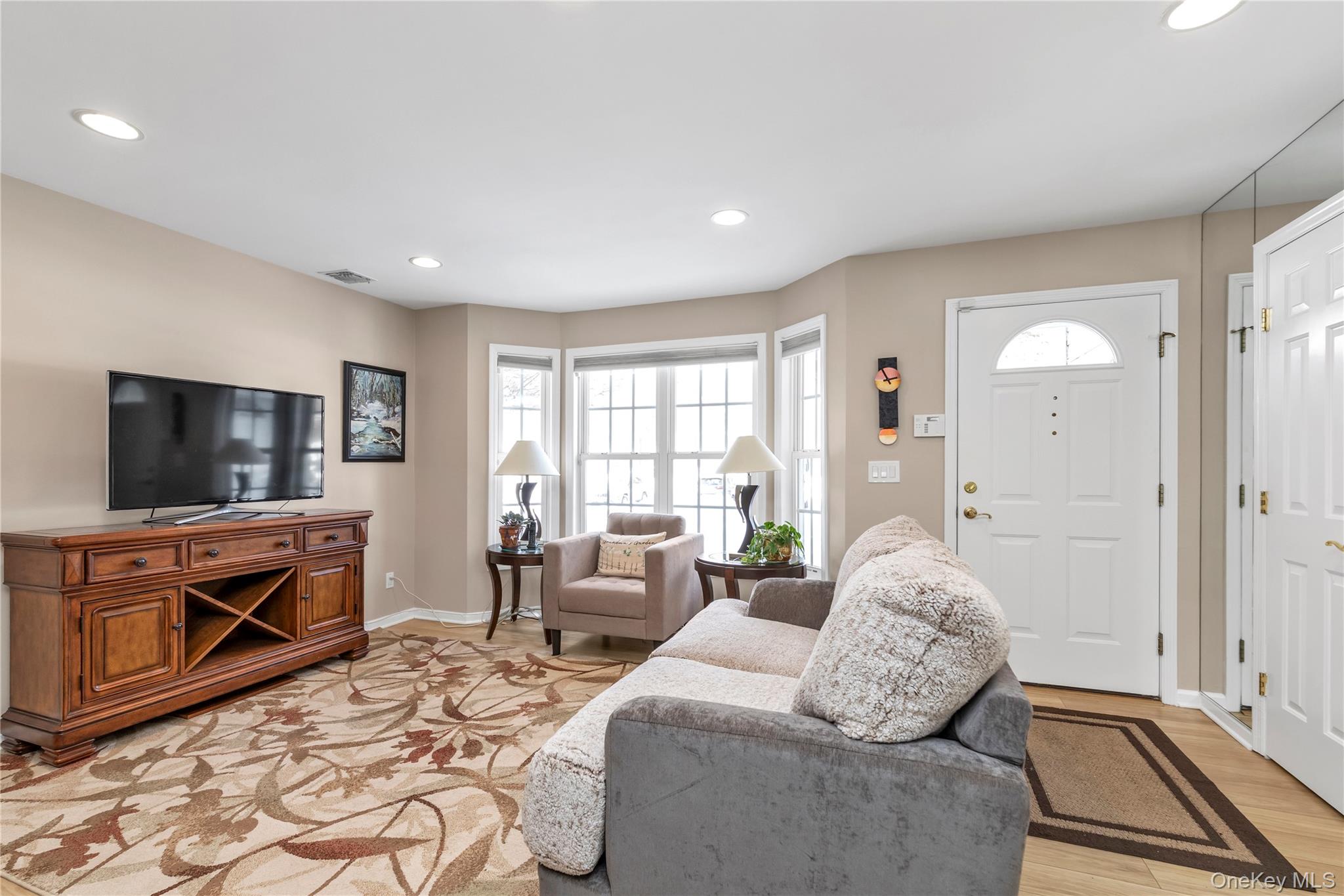 #2 photo, 899 Altessa Boulevard, سوفولك Melville , NY 11747