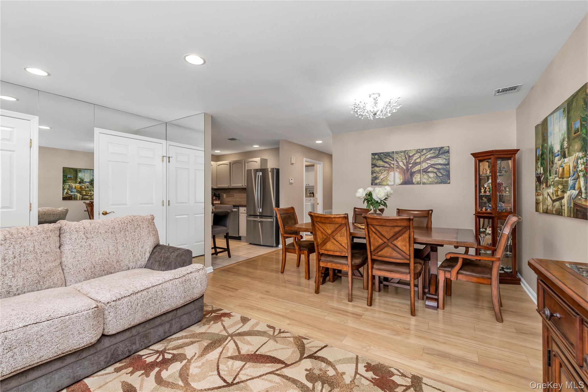 #4 photo, 899 Altessa Boulevard, سوفولك Melville , NY 11747