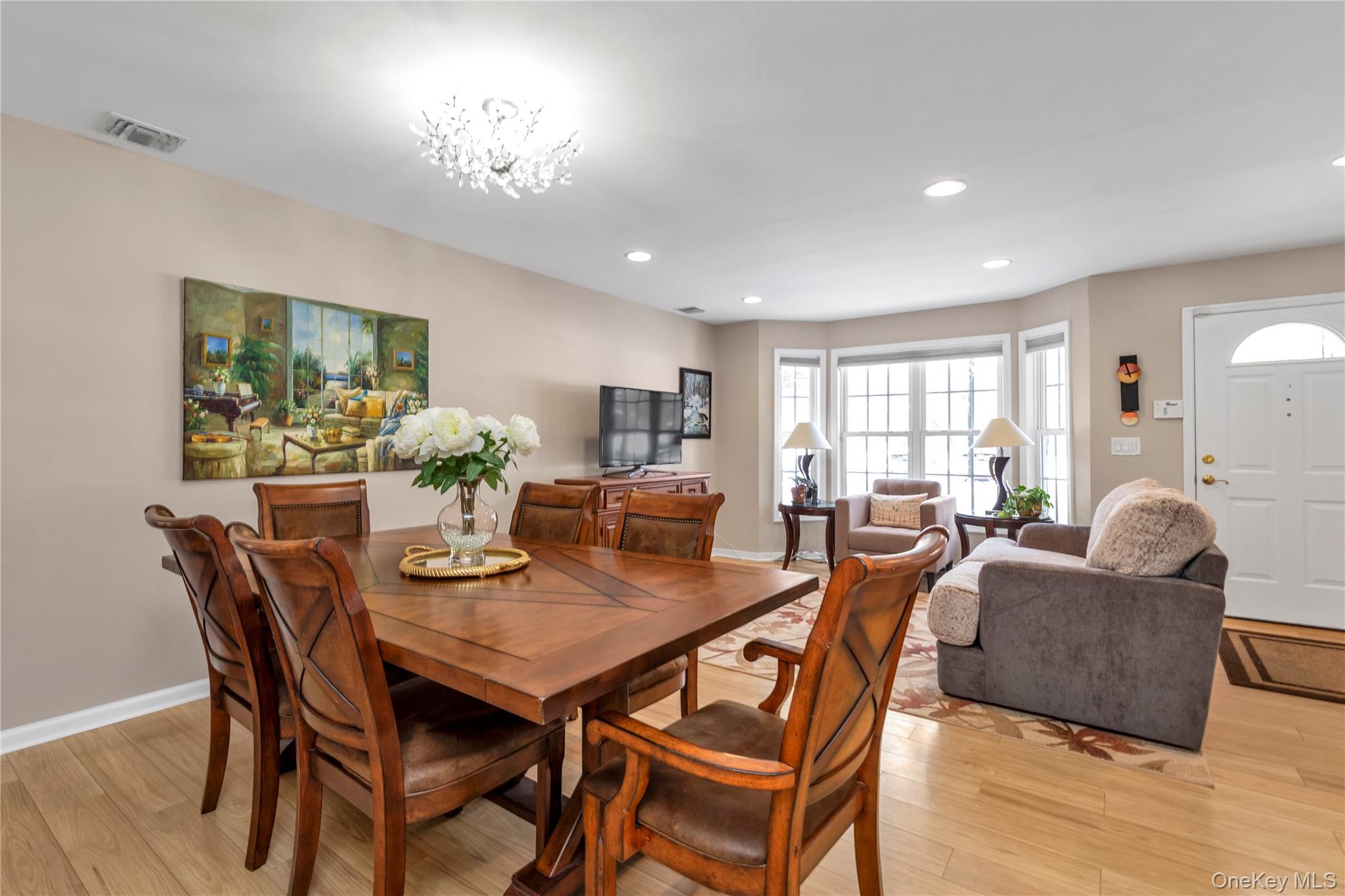 #6 photo, 899 Altessa Boulevard, سوفولك Melville , NY 11747