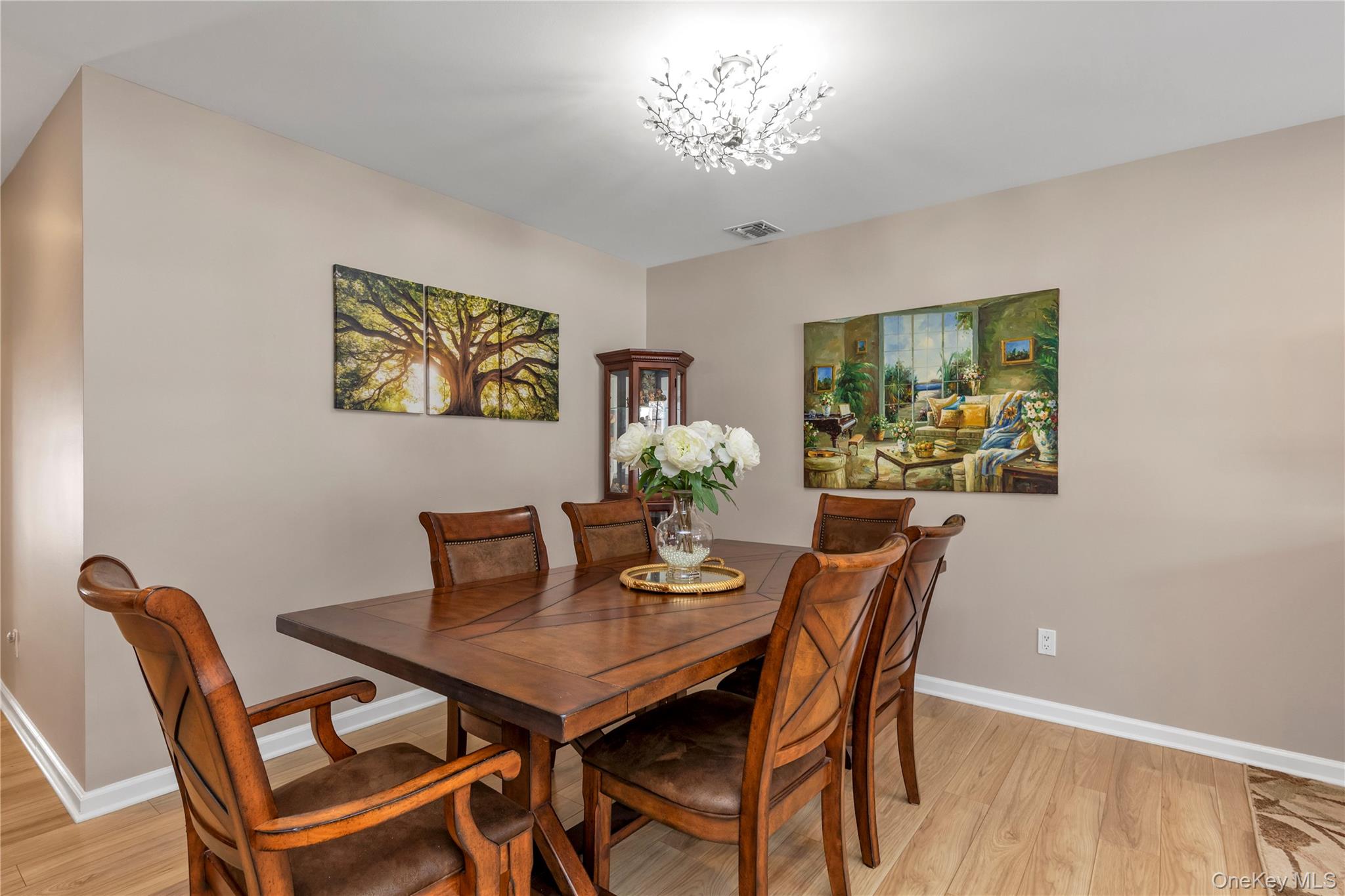 #7 photo, 899 Altessa Boulevard, سوفولك Melville , NY 11747