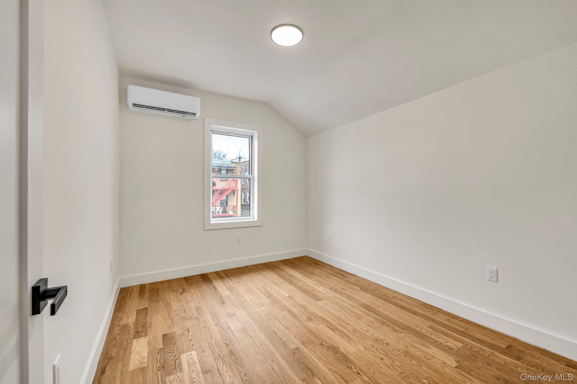 #12 photo, 1517 Gillespie Avenue, ब्रोंक्स Bronx , NY 10461