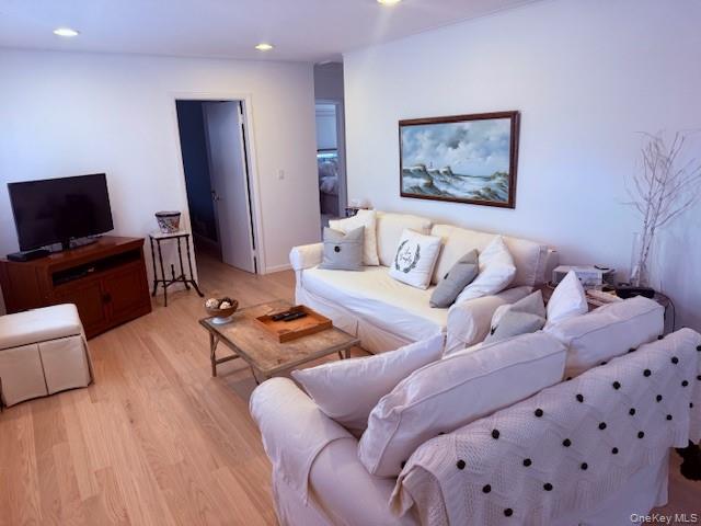 #7 photo, 16 Magee Drive, Саффолк ‖ Southampton , NY 11968