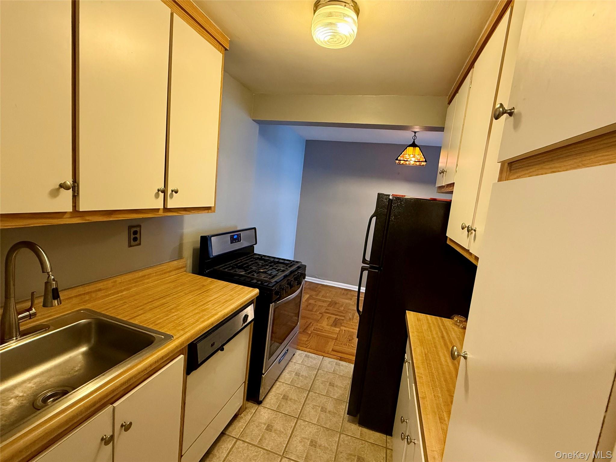 #5 photo, 277 Bronx River Road, Yonkers , NY 10704