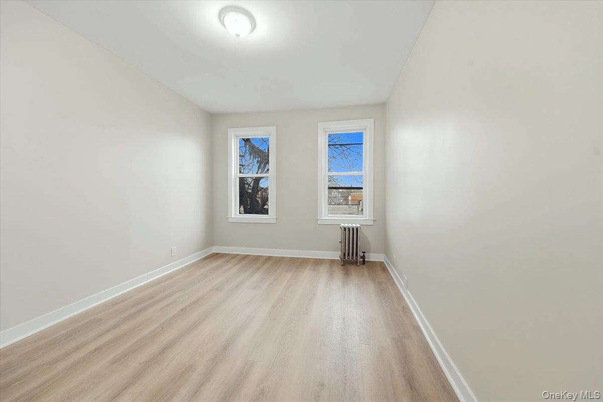 #1 photo, 943 E 232nd Street, Бронкс ‖ Bronx , NY 10466