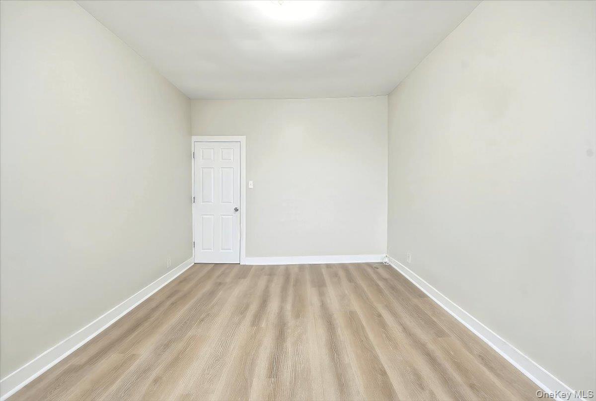 #4 photo, 943 E 232nd Street, Бронкс ‖ Bronx , NY 10466