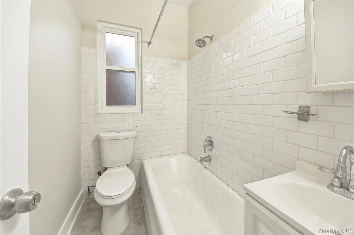 #8 photo, 943 E 232nd Street, Бронкс ‖ Bronx , NY 10466