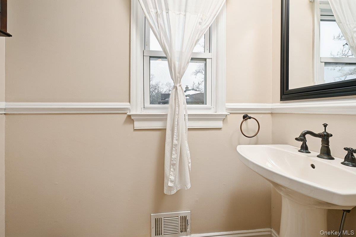 #11 photo, 49 N Chatsworth Avenue, Larchmont , NY 10538