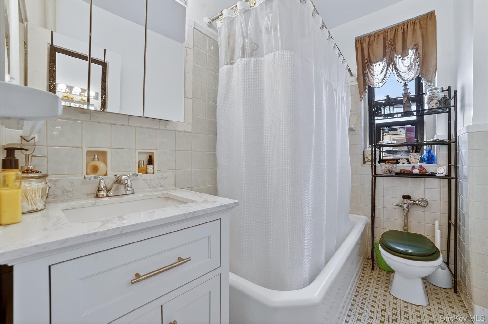 #12 photo, 2962 Decatur Avenue, Bronx , NY 10458