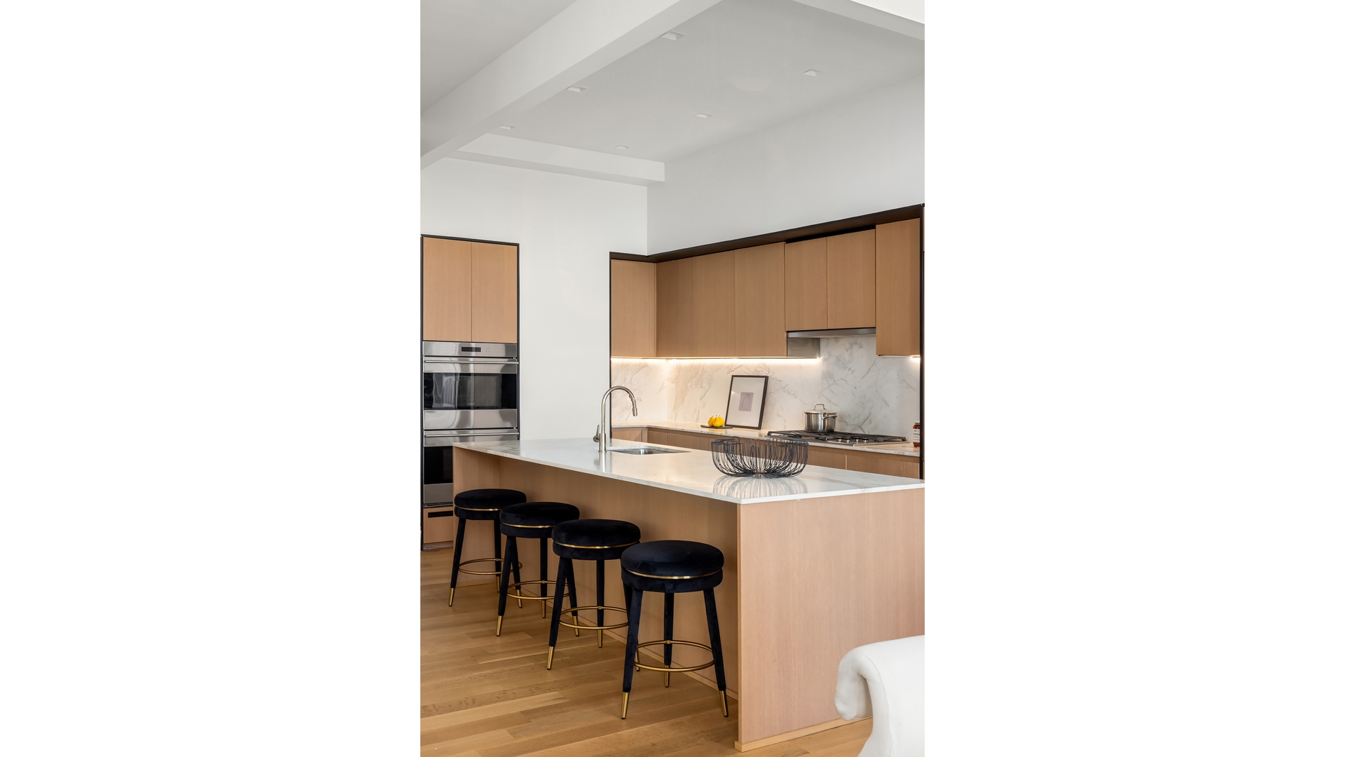 #7 photo, 215 E 19TH Street, Gramercy Park , NY 10003