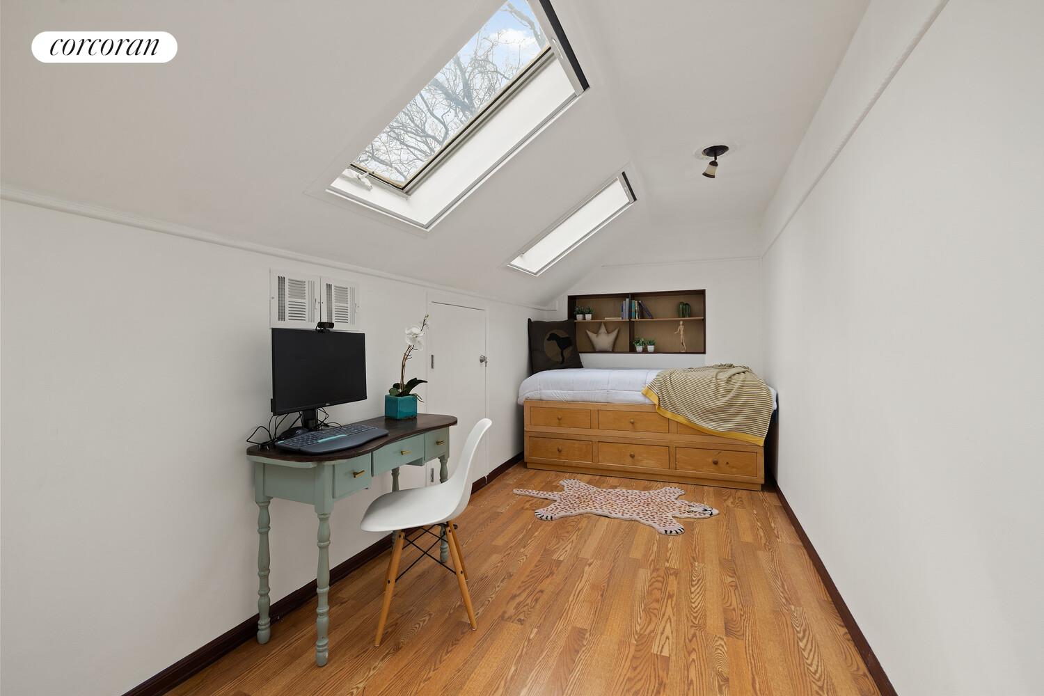 #10 photo, 215 90TH Street, Fort Hamilton , NY 11209