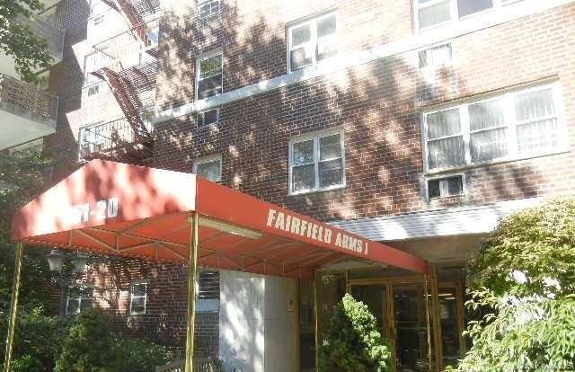 #1 photo, 151-20 88 Street, कुईंस Howard Beach , NY 11414