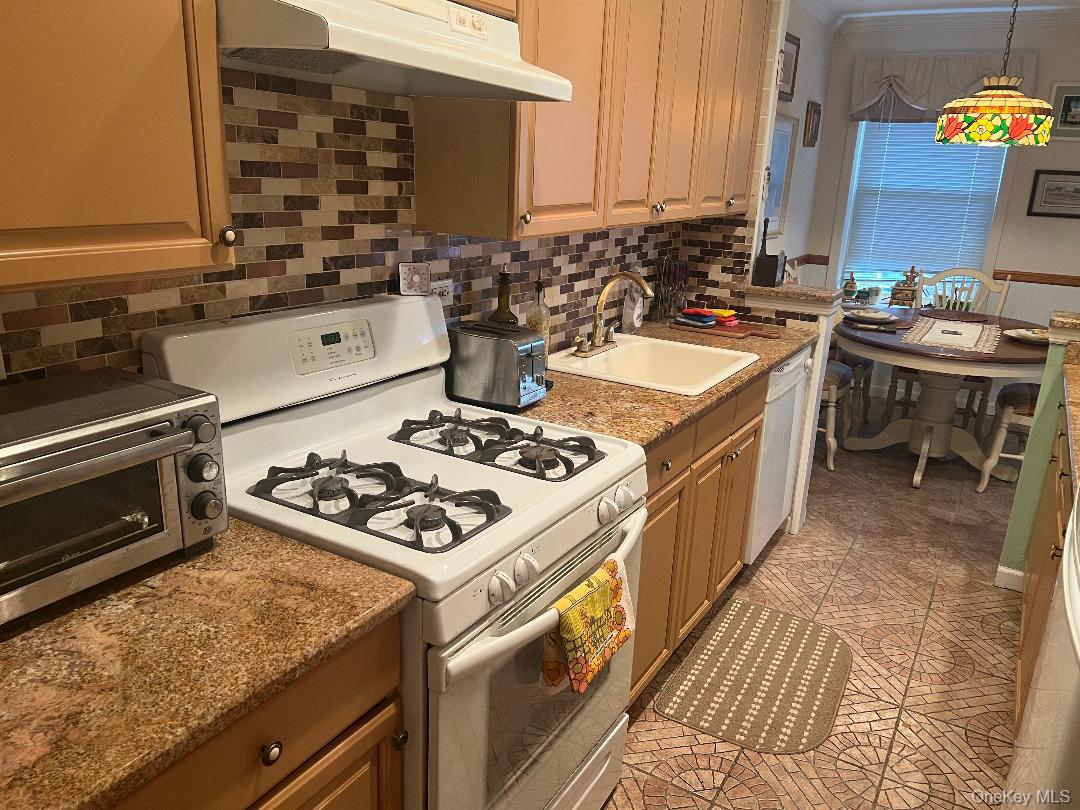 #2 photo, 151-20 88 Street, कुईंस Howard Beach , NY 11414