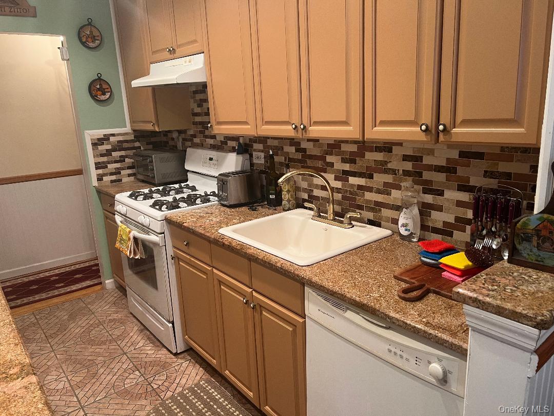 #3 photo, 151-20 88 Street, कुईंस Howard Beach , NY 11414