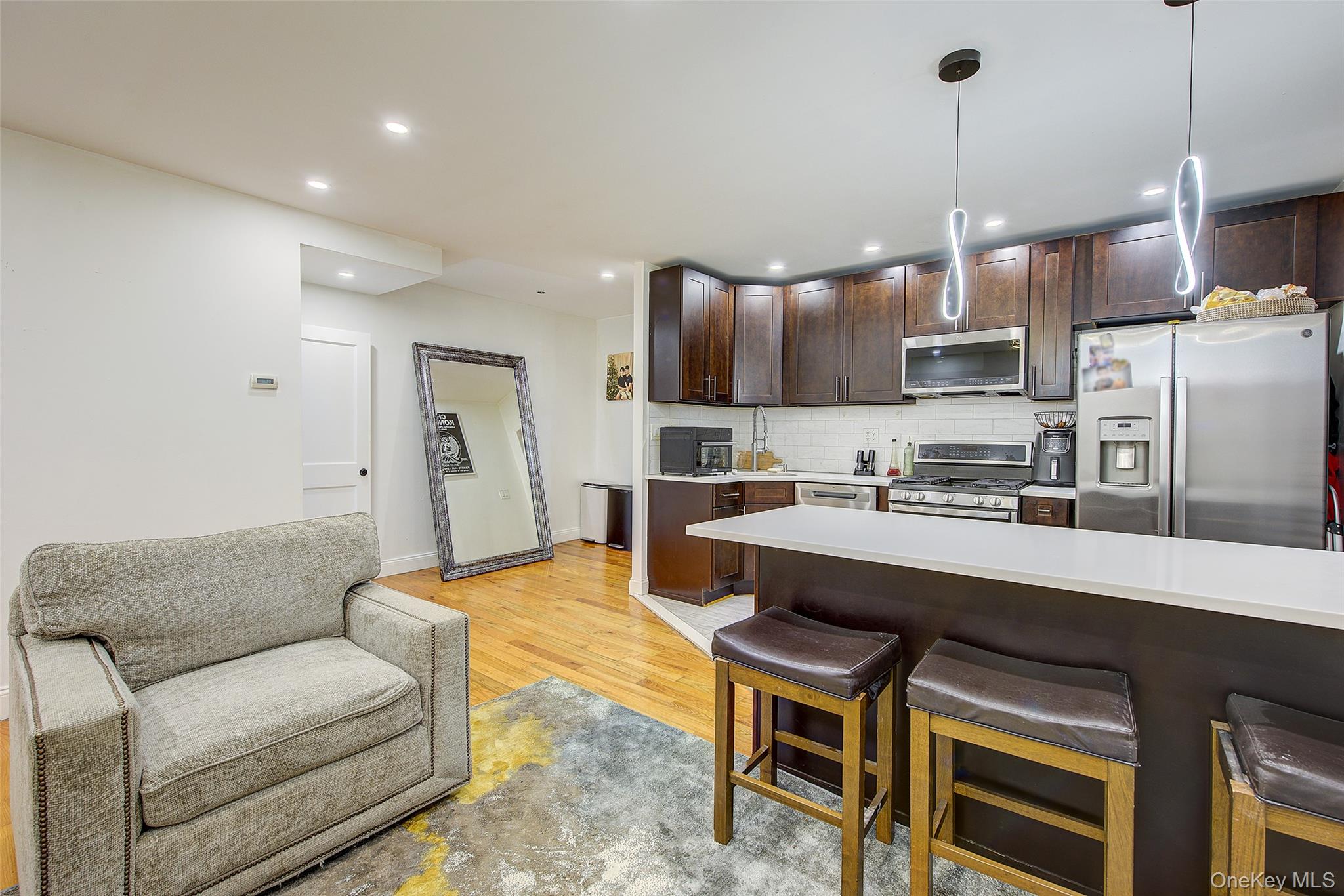 #9 photo, 6963 74th Street, 뉴욕퀸즈 Middle Village , NY 11379