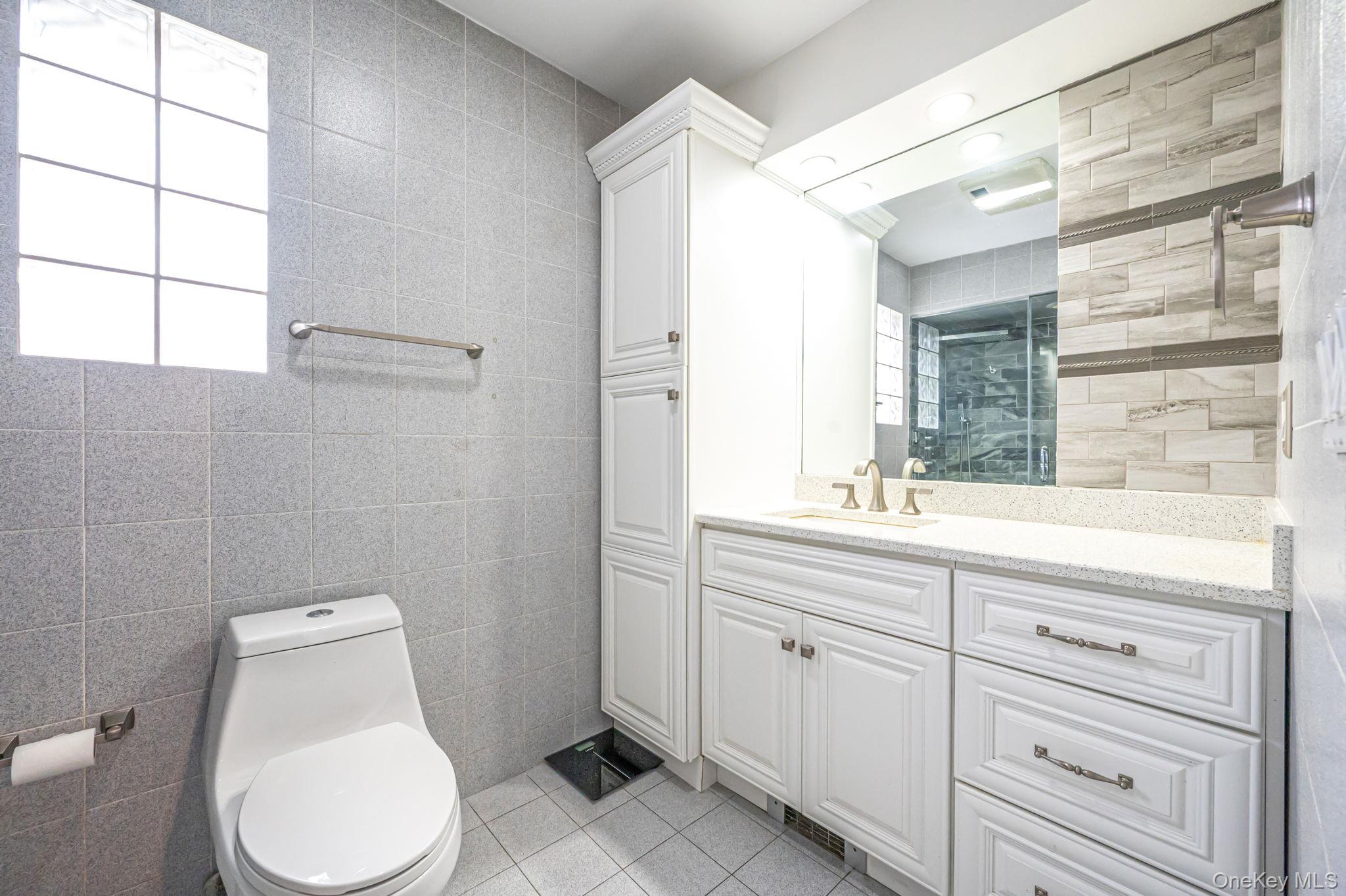 #19 photo, 481 May Lane, East Meadow , NY 11554