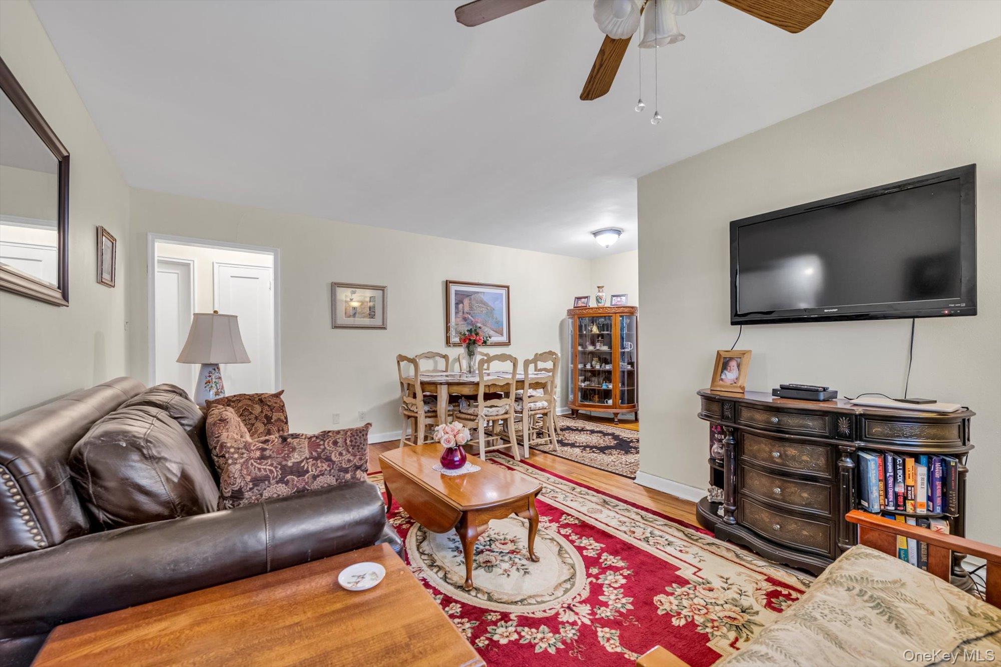 #4 photo, 69-18 Bell Boulevard, कुईंस Bayside , NY 11364