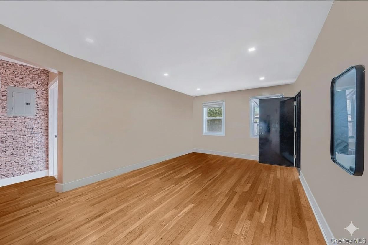 #2 photo, 20202 109th Avenue, Saint Albans , NY 11412