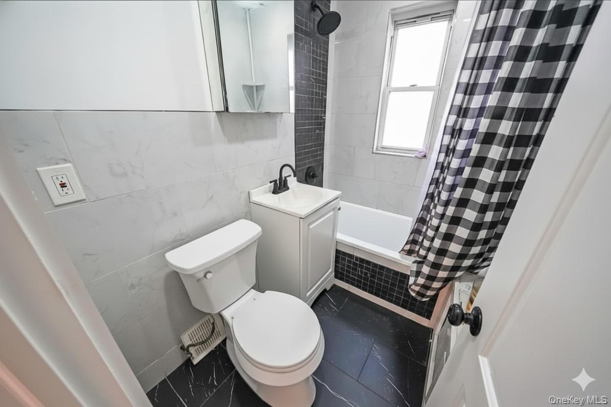 #5 photo, 20202 109th Avenue, Saint Albans , NY 11412