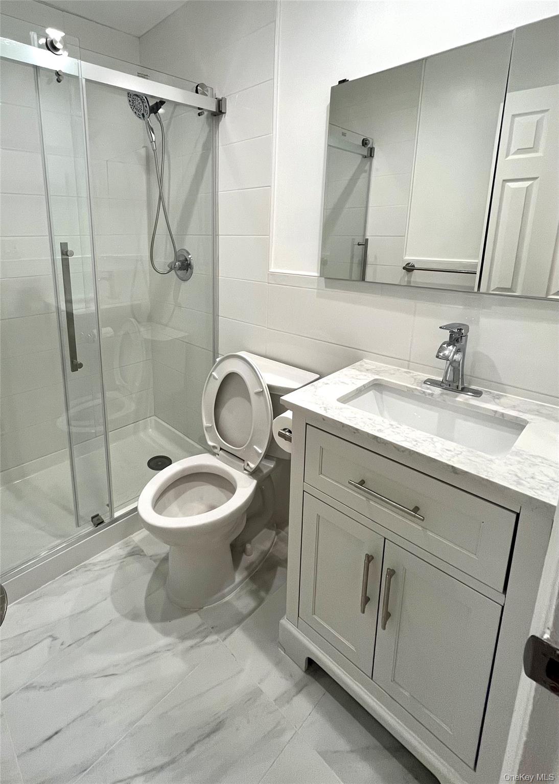 #2 photo, 6925 69th Pl 69th Pl, कुईंस Maspeth , NY 11378