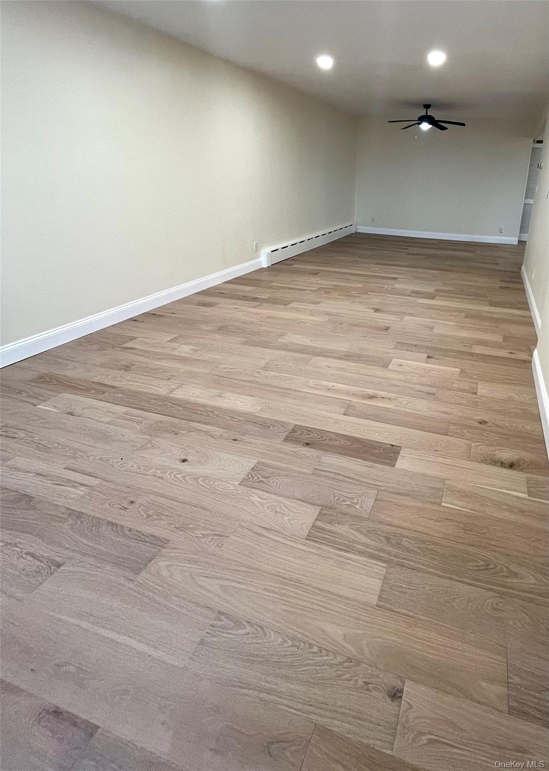 #3 photo, 6925 69th Pl 69th Pl, कुईंस Maspeth , NY 11378