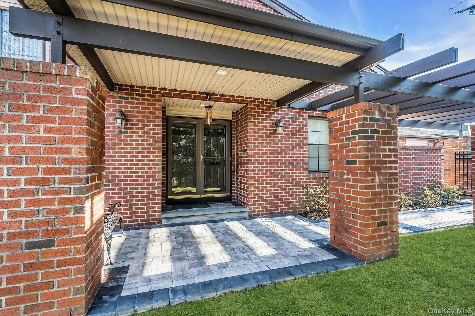 #1 photo, 304 Aerie Court, नासाउ काउंटी Manhasset , NY 11030