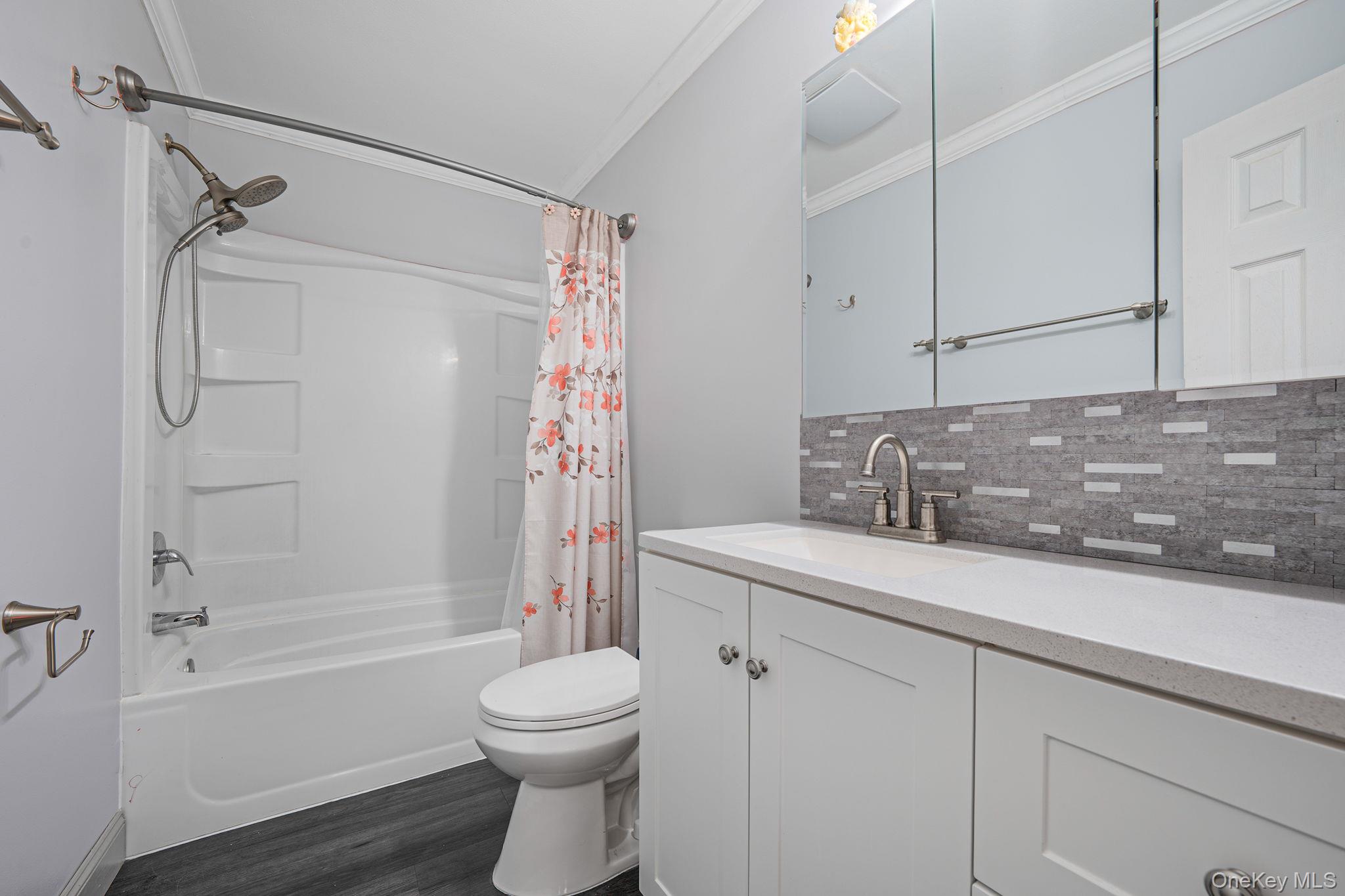 #12 photo, 32 Pine Tree Drive, सफ़ोक काउंटी Shirley , NY 11967