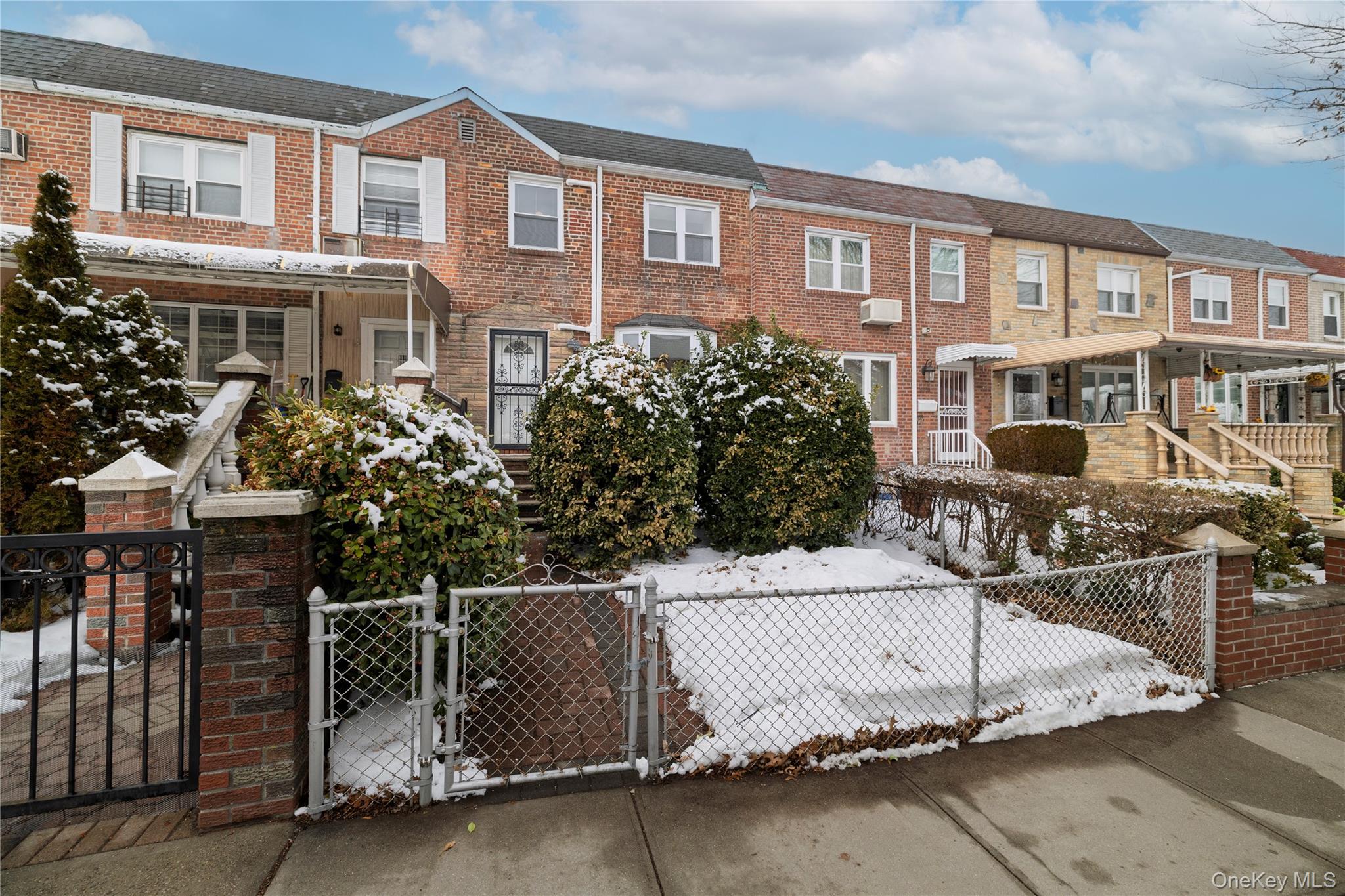 #1 photo, 6316 77th Street, Куинс ‖ Middle Village , NY 11379