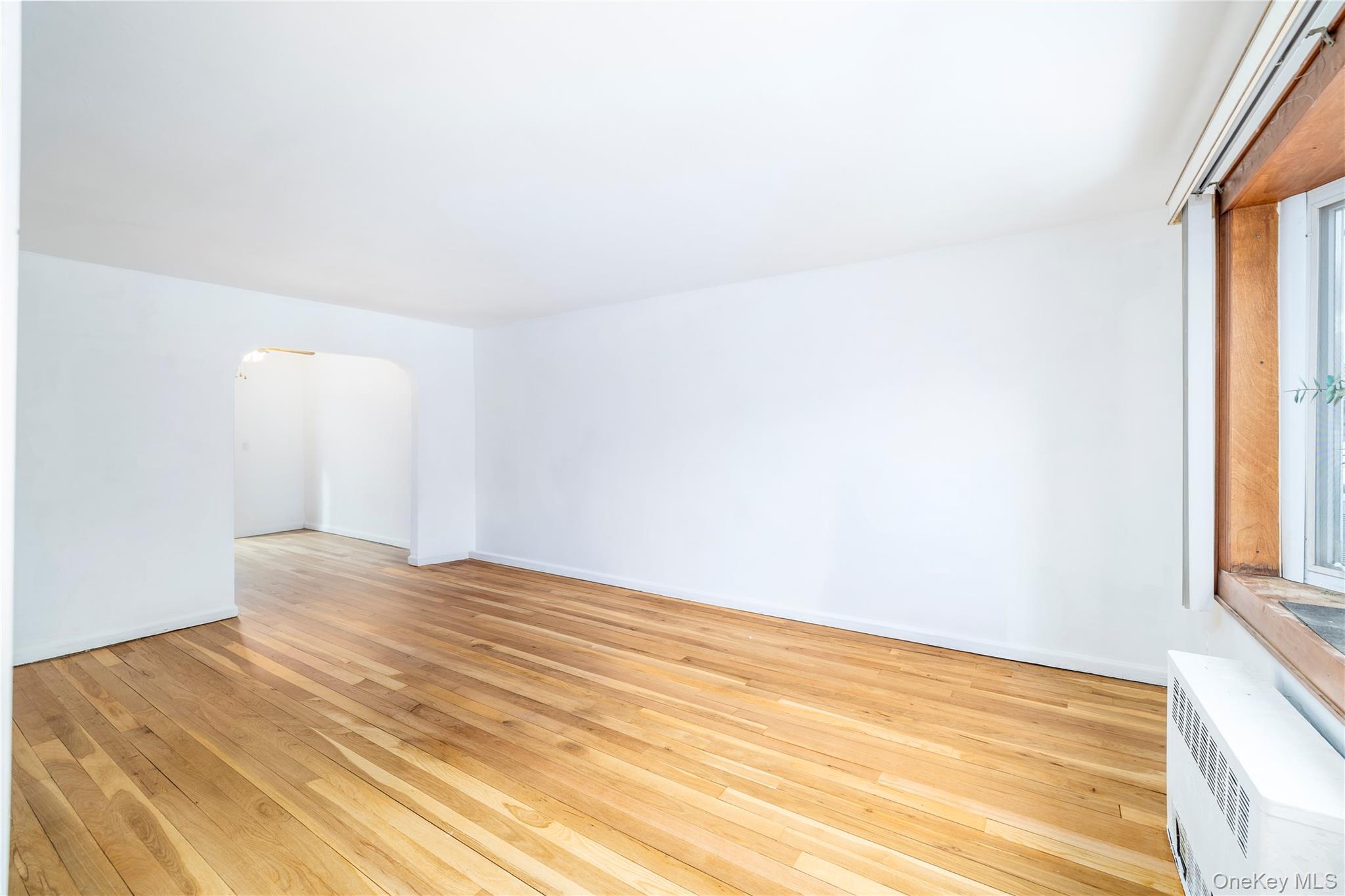 #3 photo, 6316 77th Street, Куинс ‖ Middle Village , NY 11379