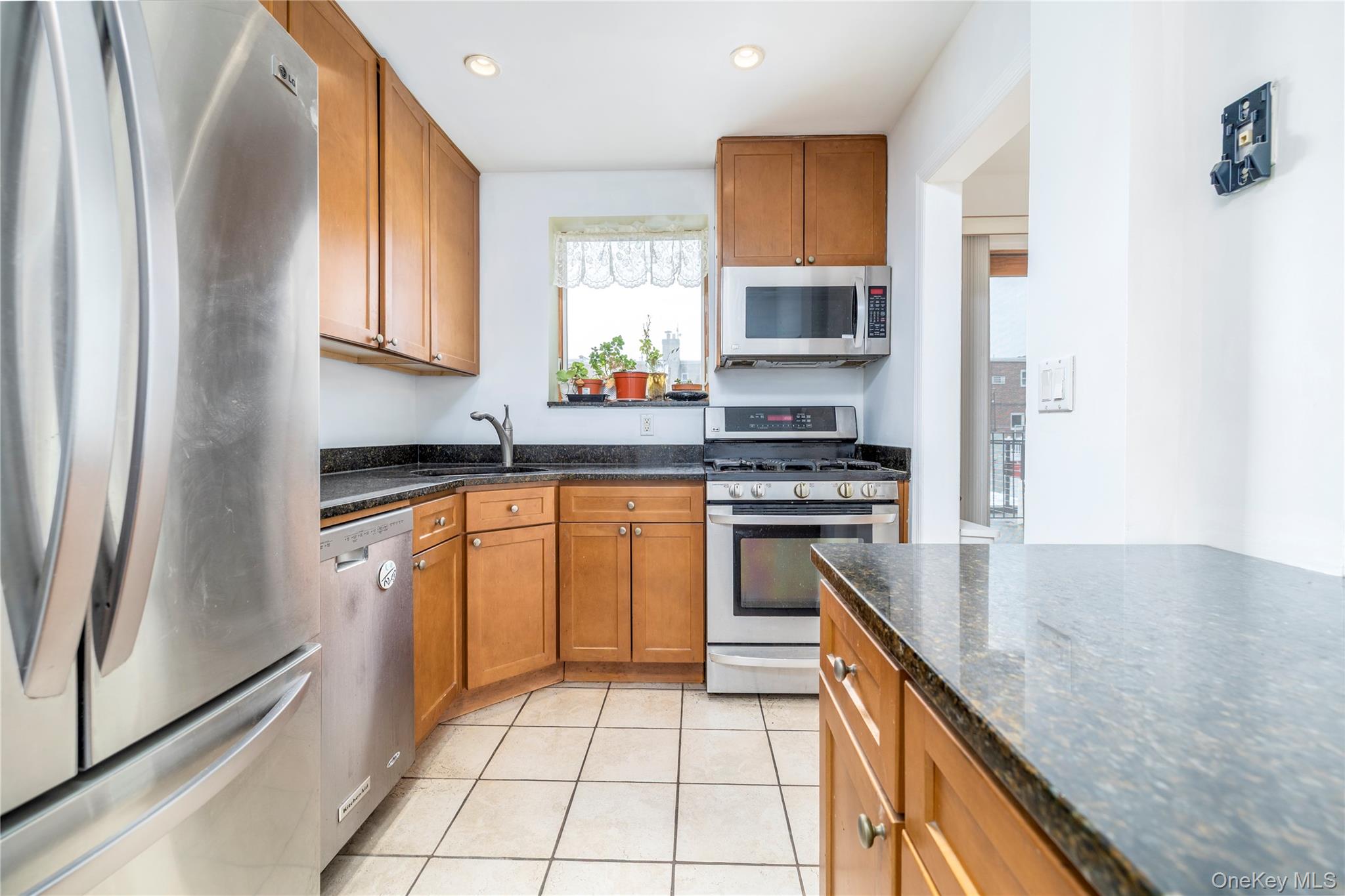 #6 photo, 6316 77th Street, Куинс ‖ Middle Village , NY 11379