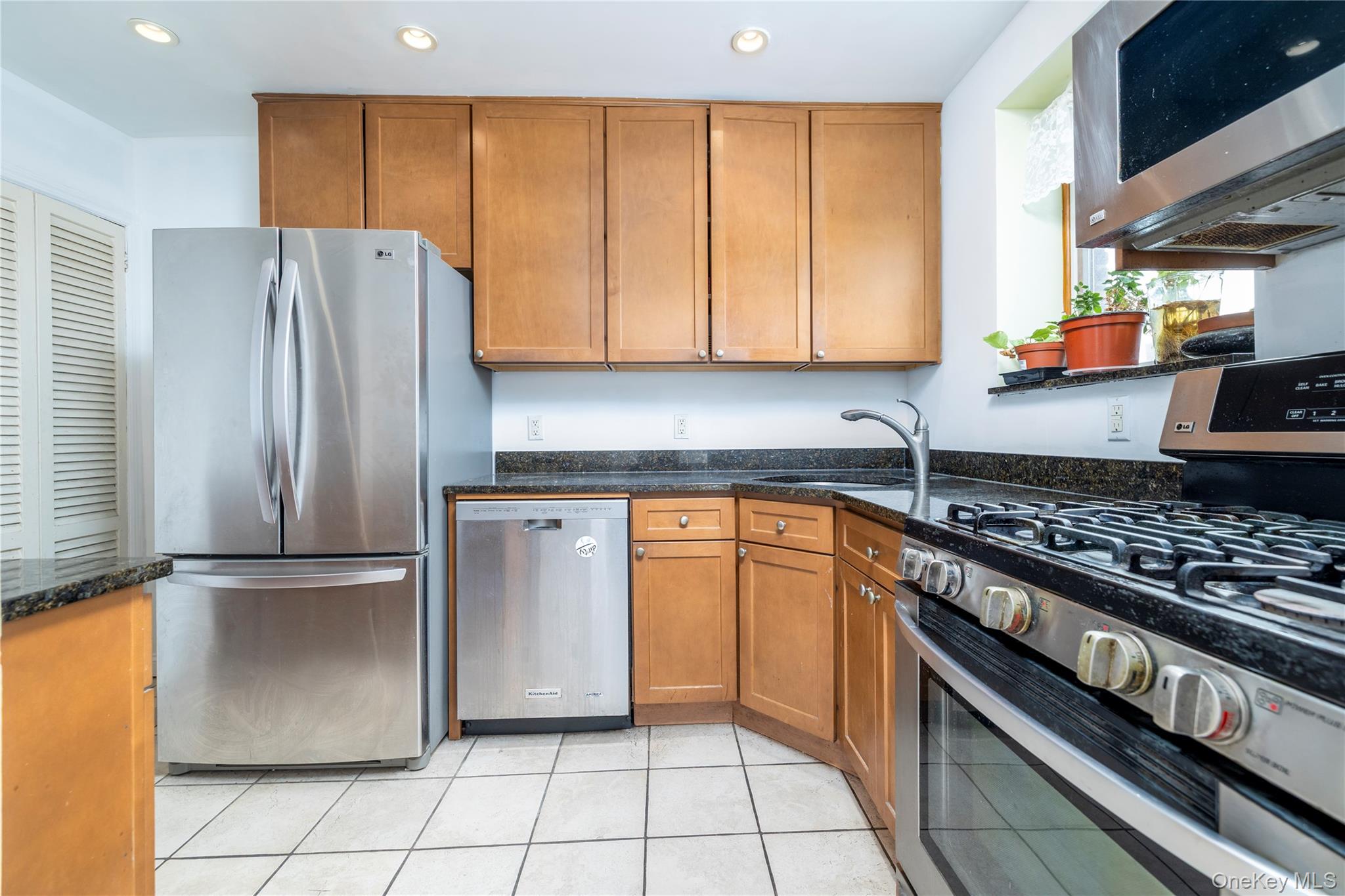 #7 photo, 6316 77th Street, Куинс ‖ Middle Village , NY 11379