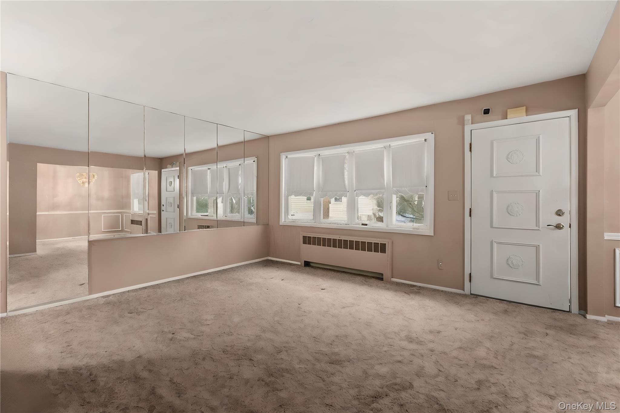 #2 photo, 2341 Dobson Avenue, Нассау ‖ Merrick , NY 11566