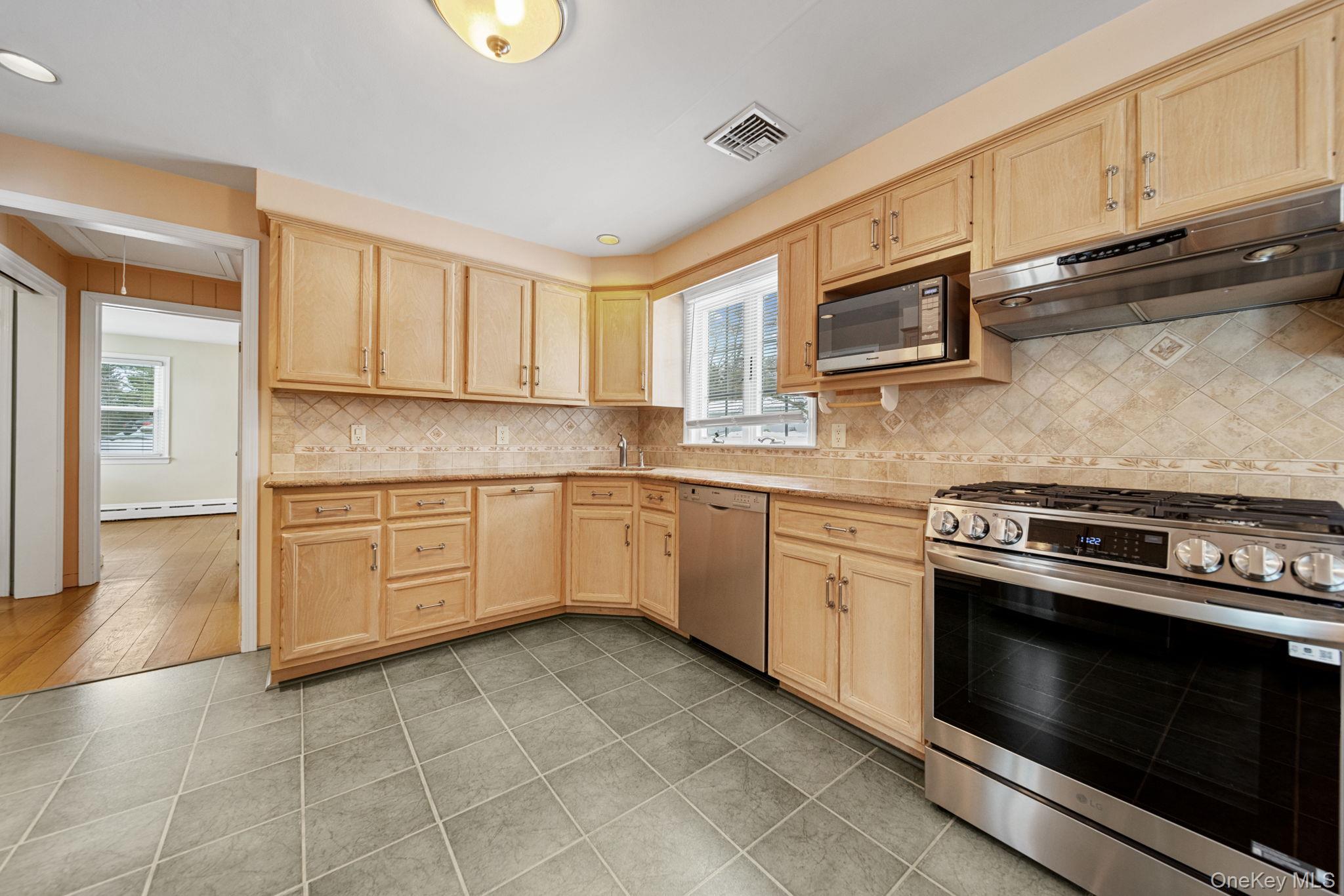 #17 photo, 166 Parrott Road, West Nyack , NY 10994