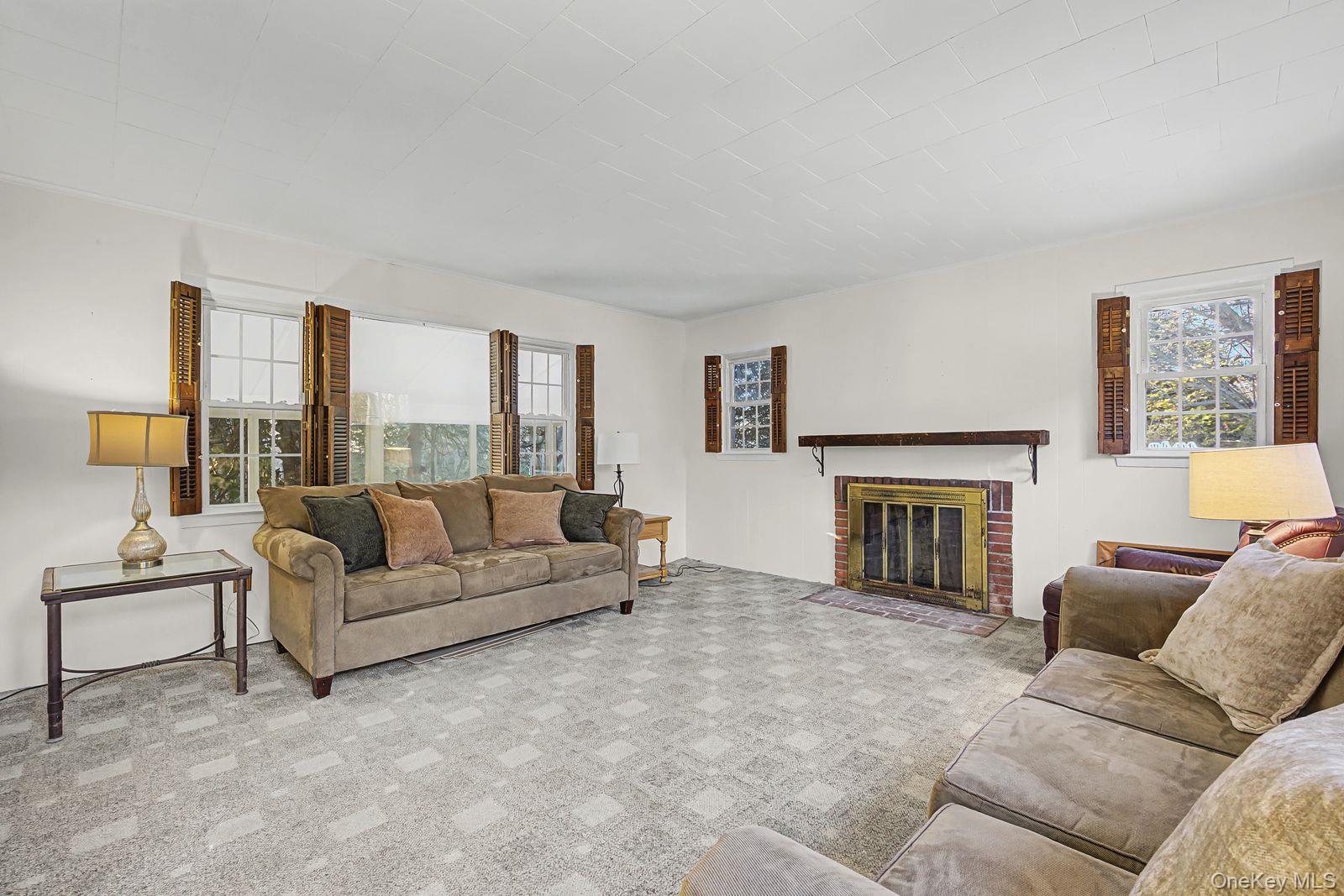 #13 photo, 91 Ireland Place, Саффолк ‖ Amityville , NY 11701