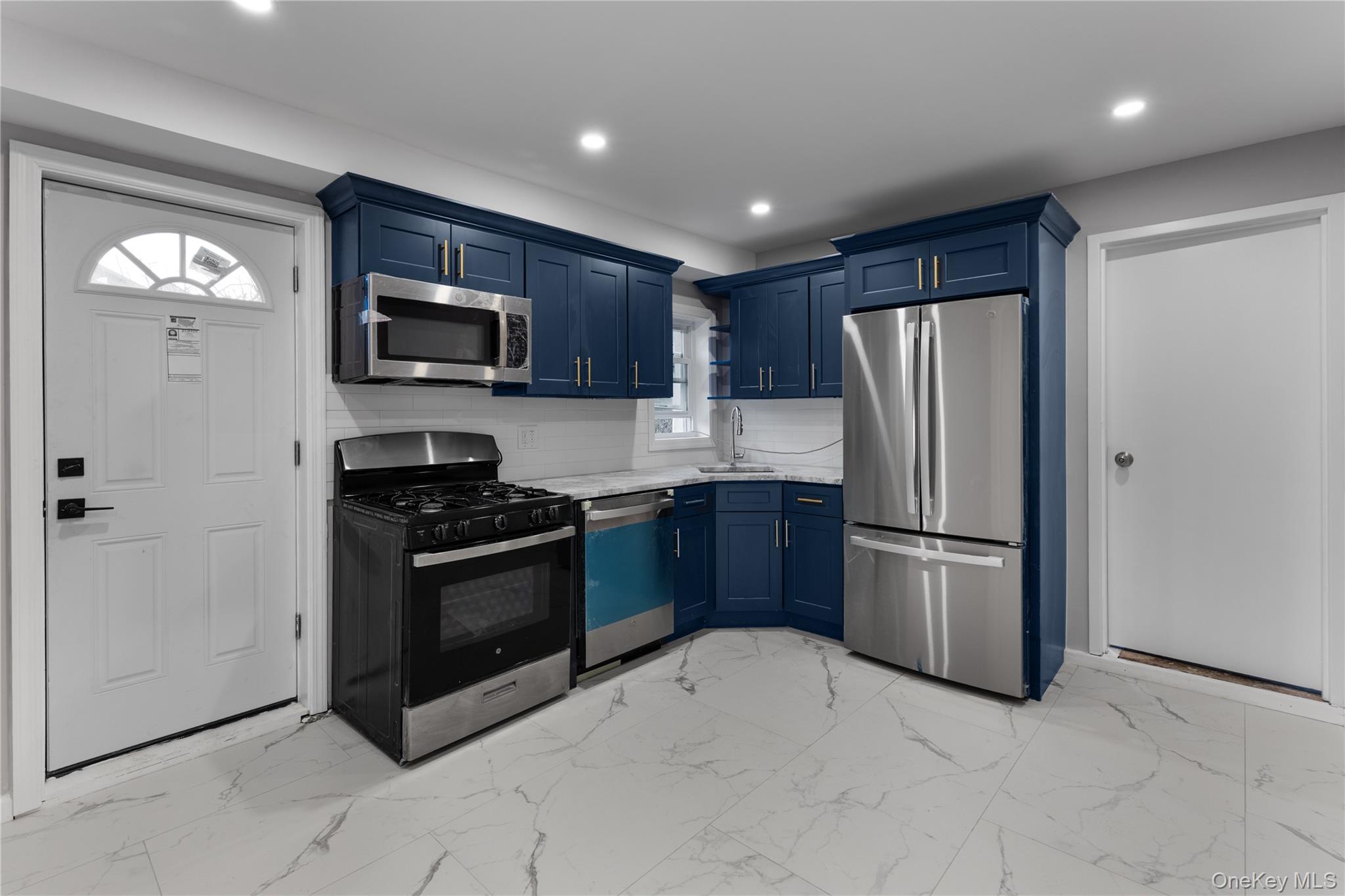 #1 photo, 840 E Broadway, Нассау ‖ Long Beach , NY 11561