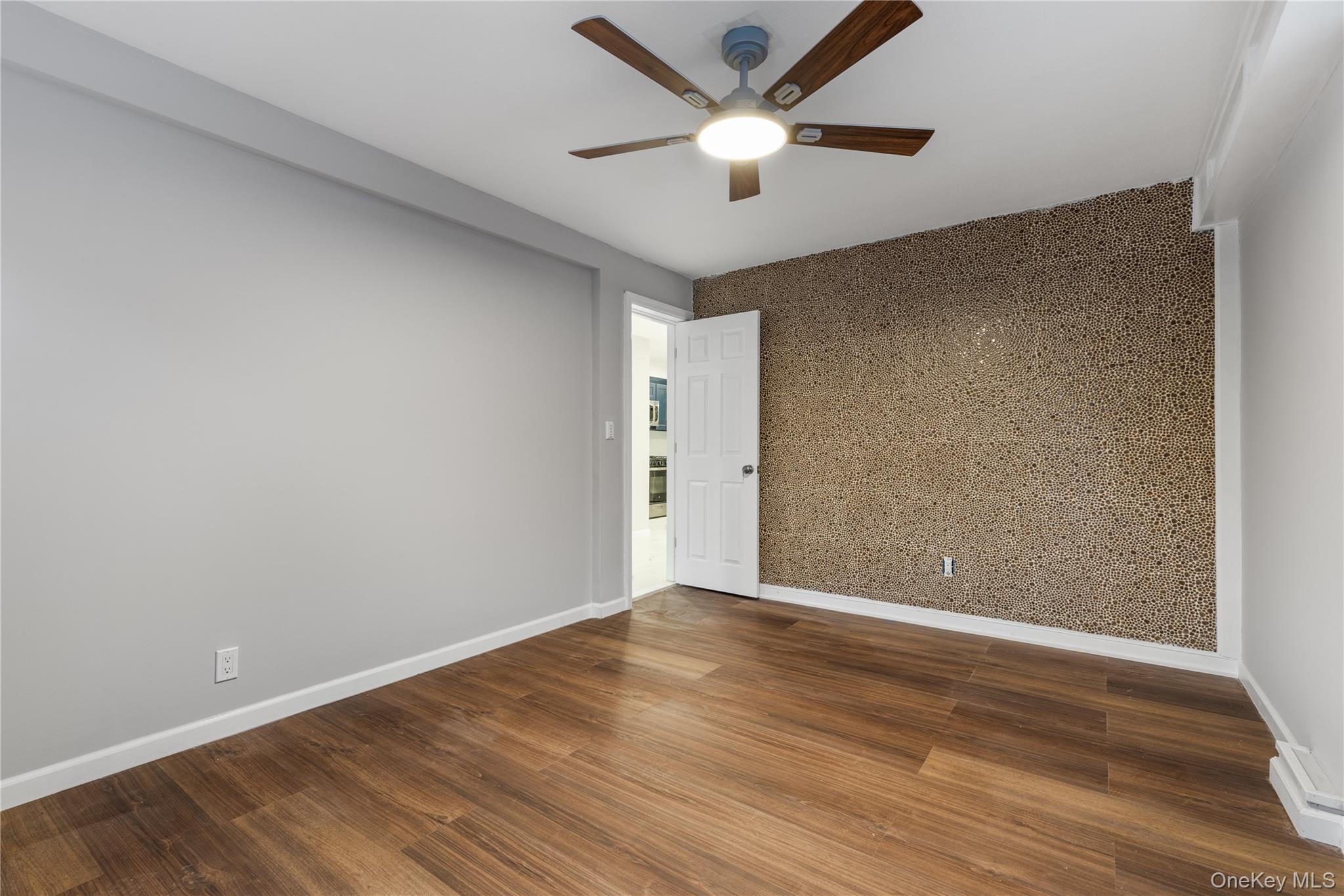 #13 photo, 840 E Broadway, Нассау ‖ Long Beach , NY 11561