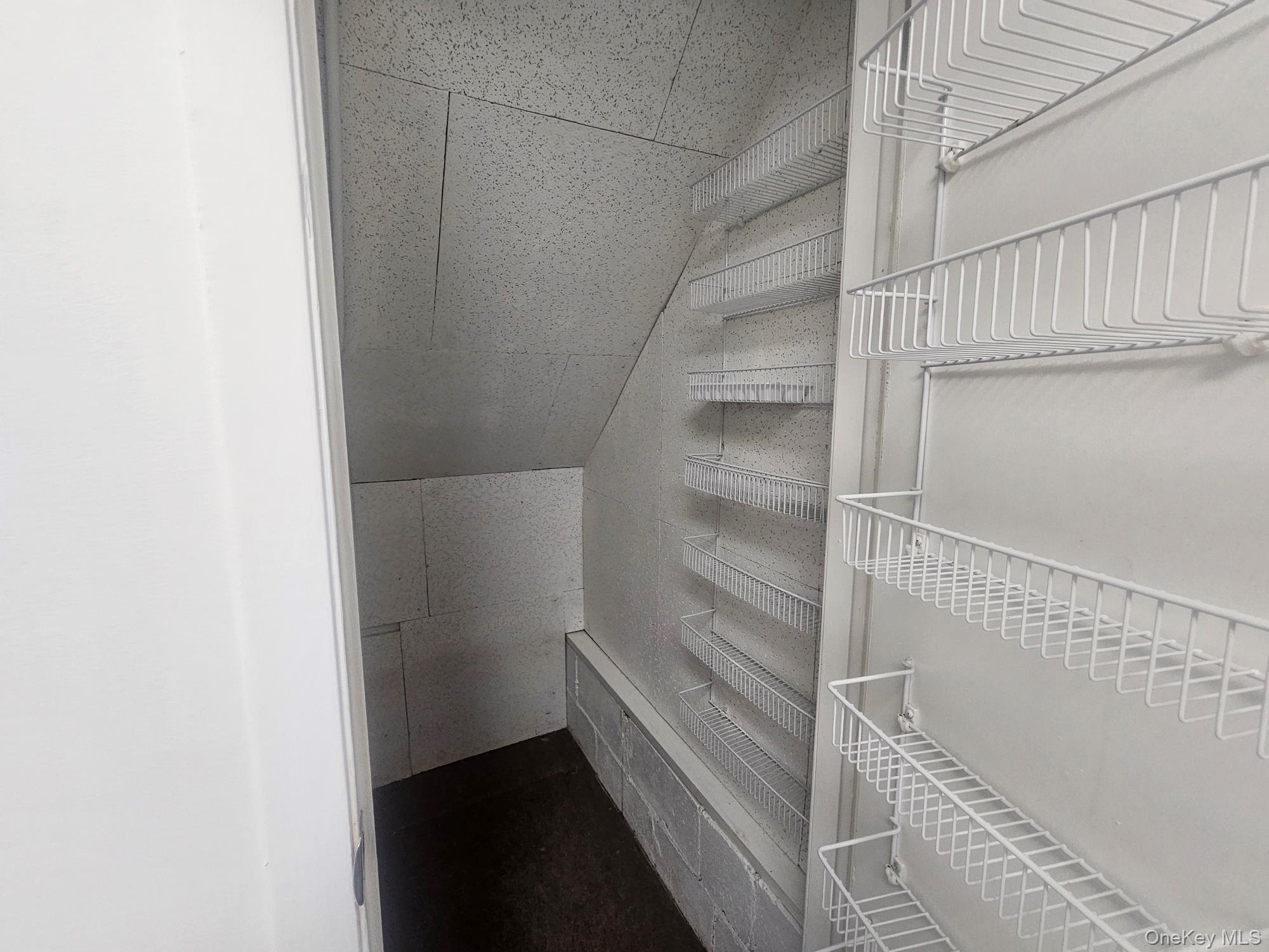 #12 photo, 804 Hampshire Road, Саффолк ‖ Bay Shore , NY 11706