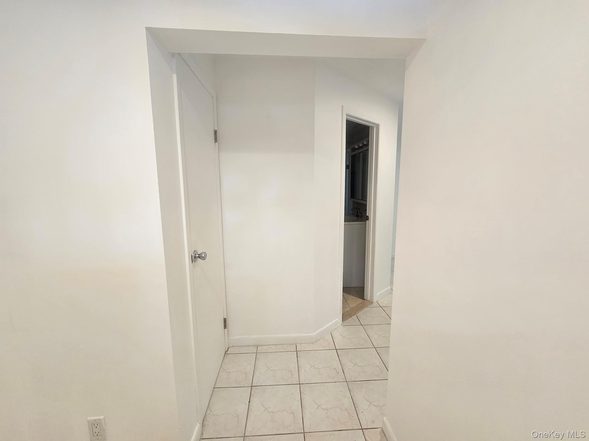 #3 photo, 804 Hampshire Road, Саффолк ‖ Bay Shore , NY 11706