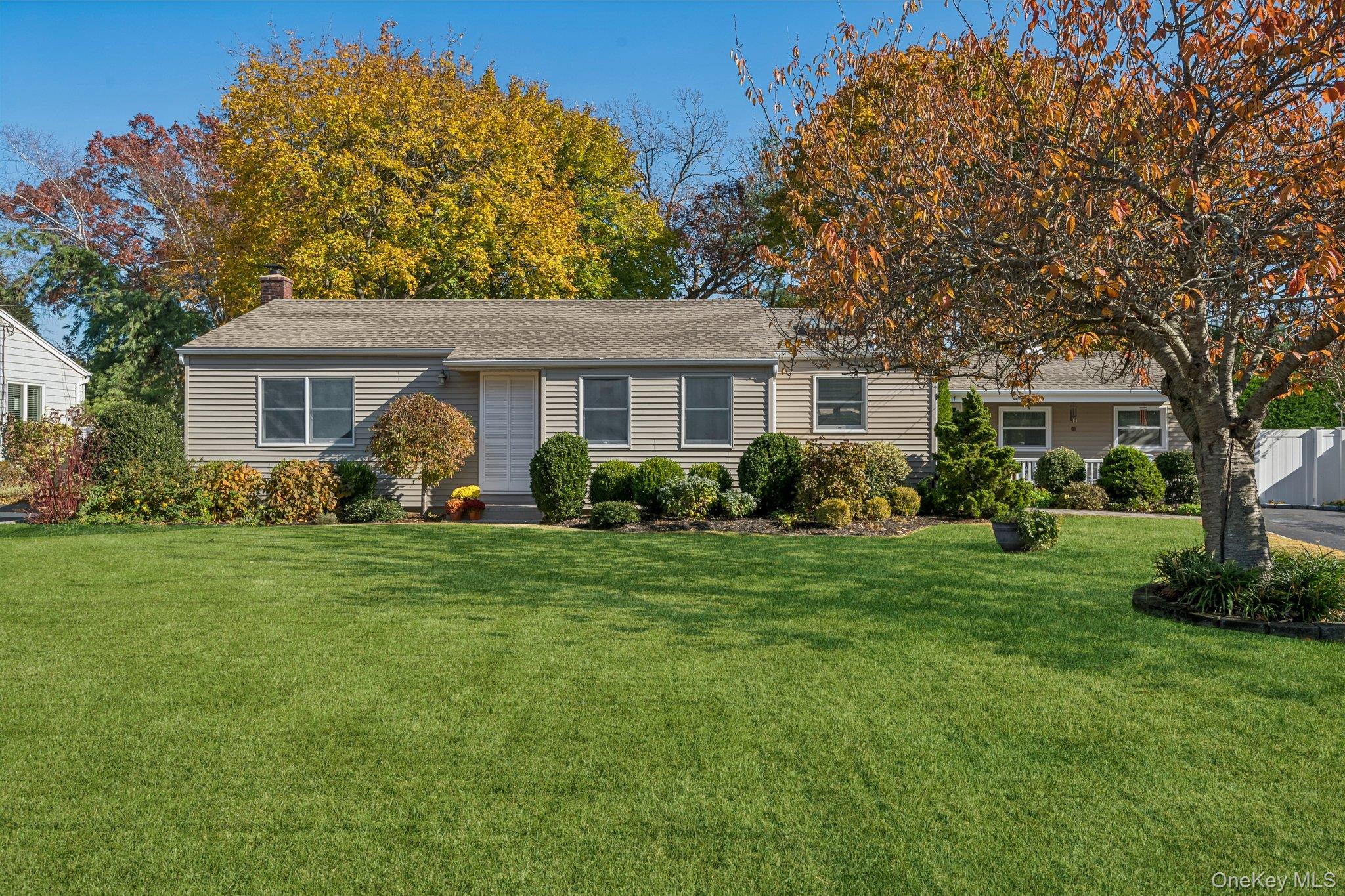 #1 photo, 17 Ellington Drive, سوفولك East Northport , NY 11731