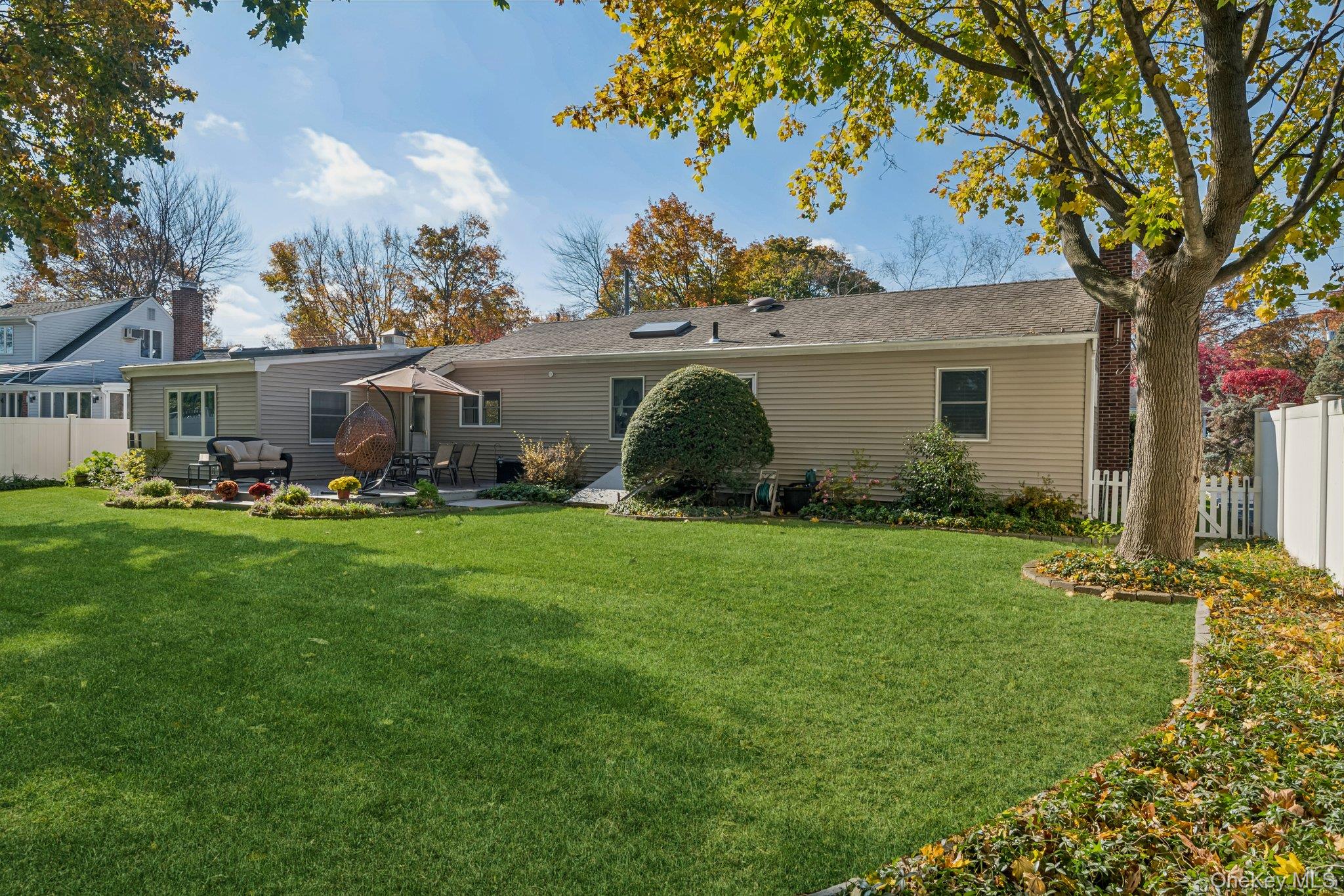 #11 photo, 17 Ellington Drive, سوفولك East Northport , NY 11731