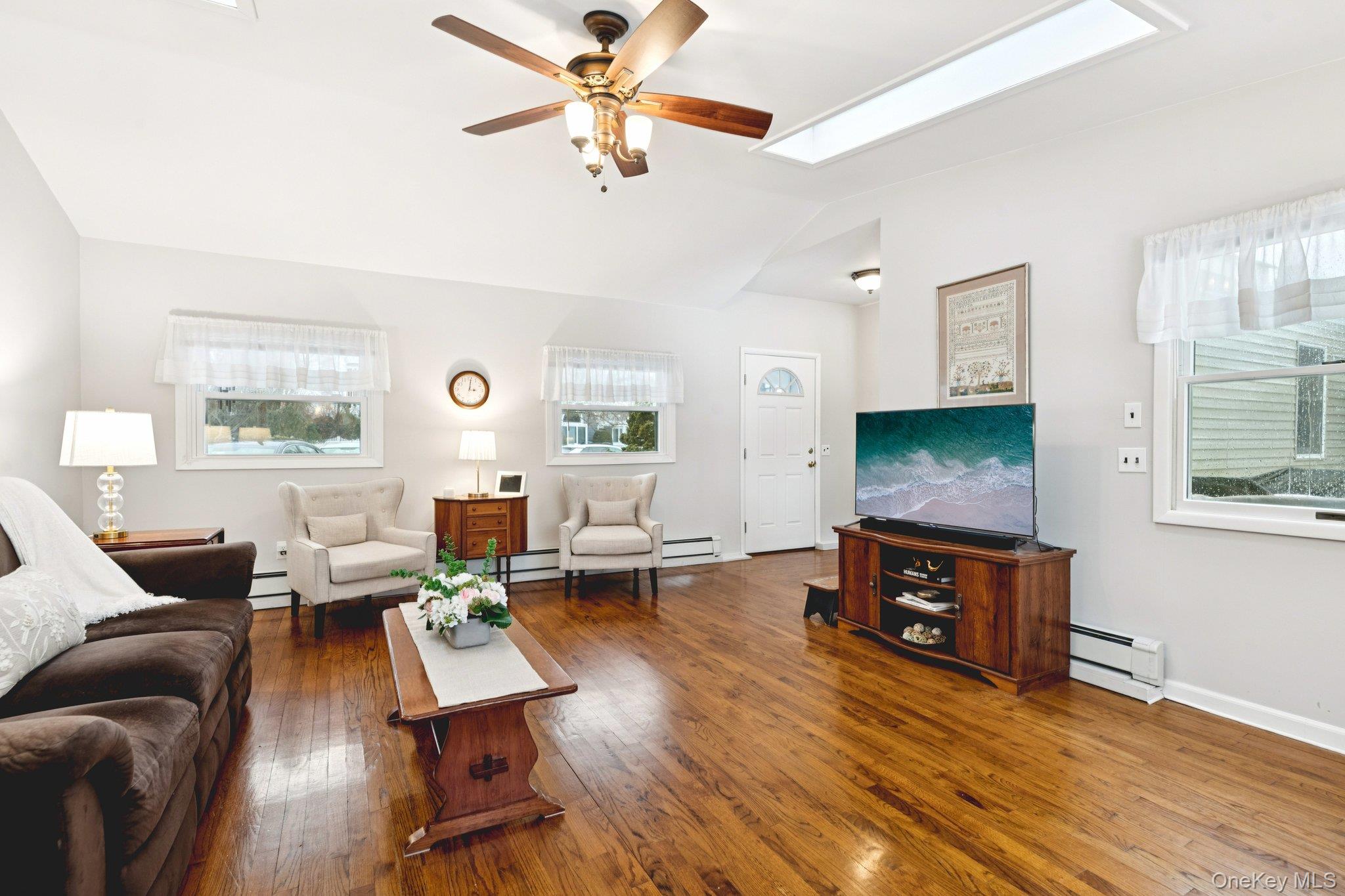 #13 photo, 17 Ellington Drive, سوفولك East Northport , NY 11731