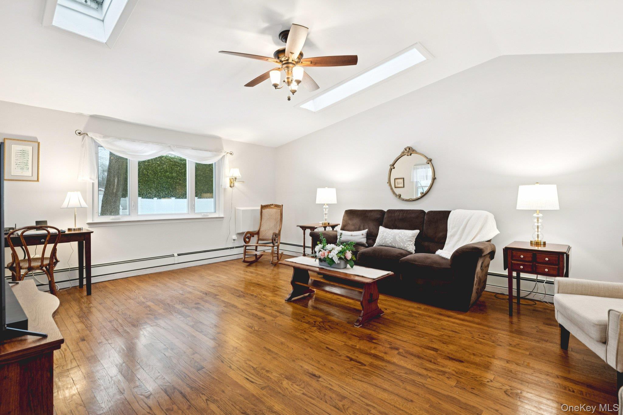 #14 photo, 17 Ellington Drive, سوفولك East Northport , NY 11731