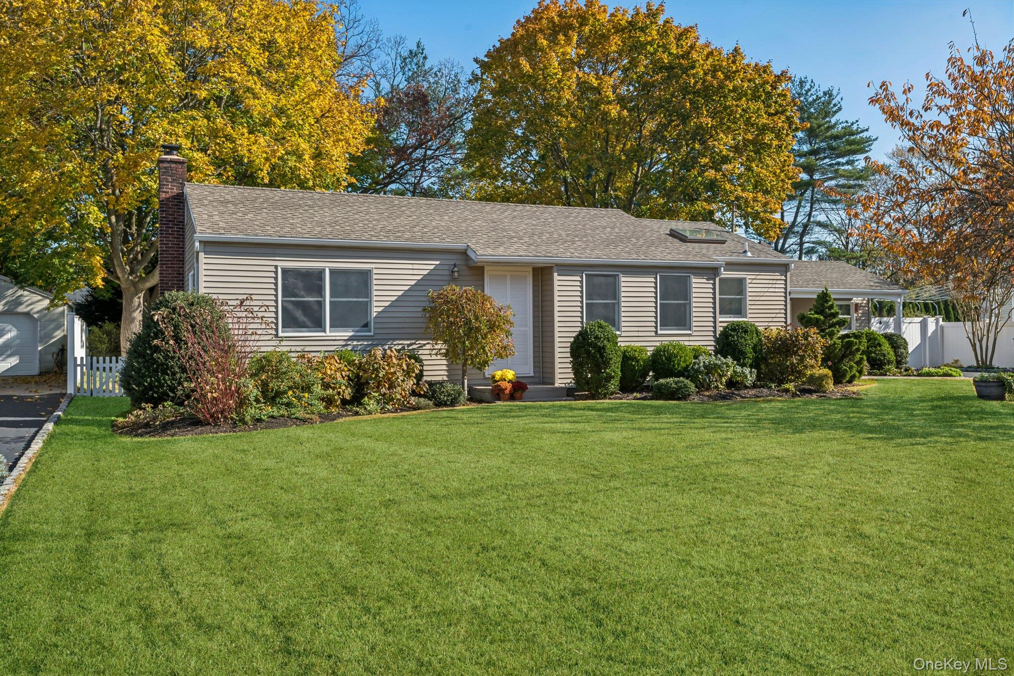 #2 photo, 17 Ellington Drive, سوفولك East Northport , NY 11731