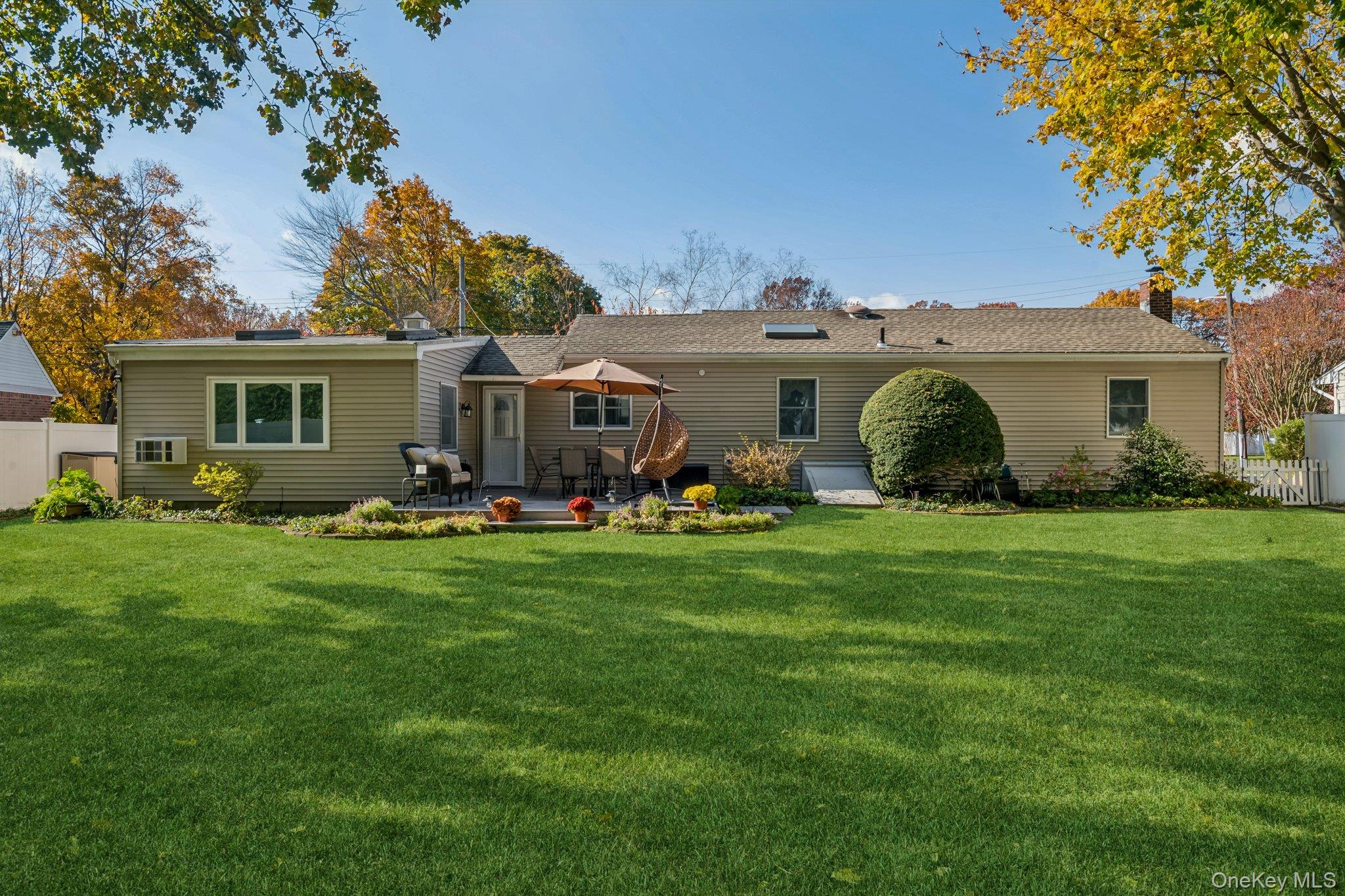 #8 photo, 17 Ellington Drive, سوفولك East Northport , NY 11731