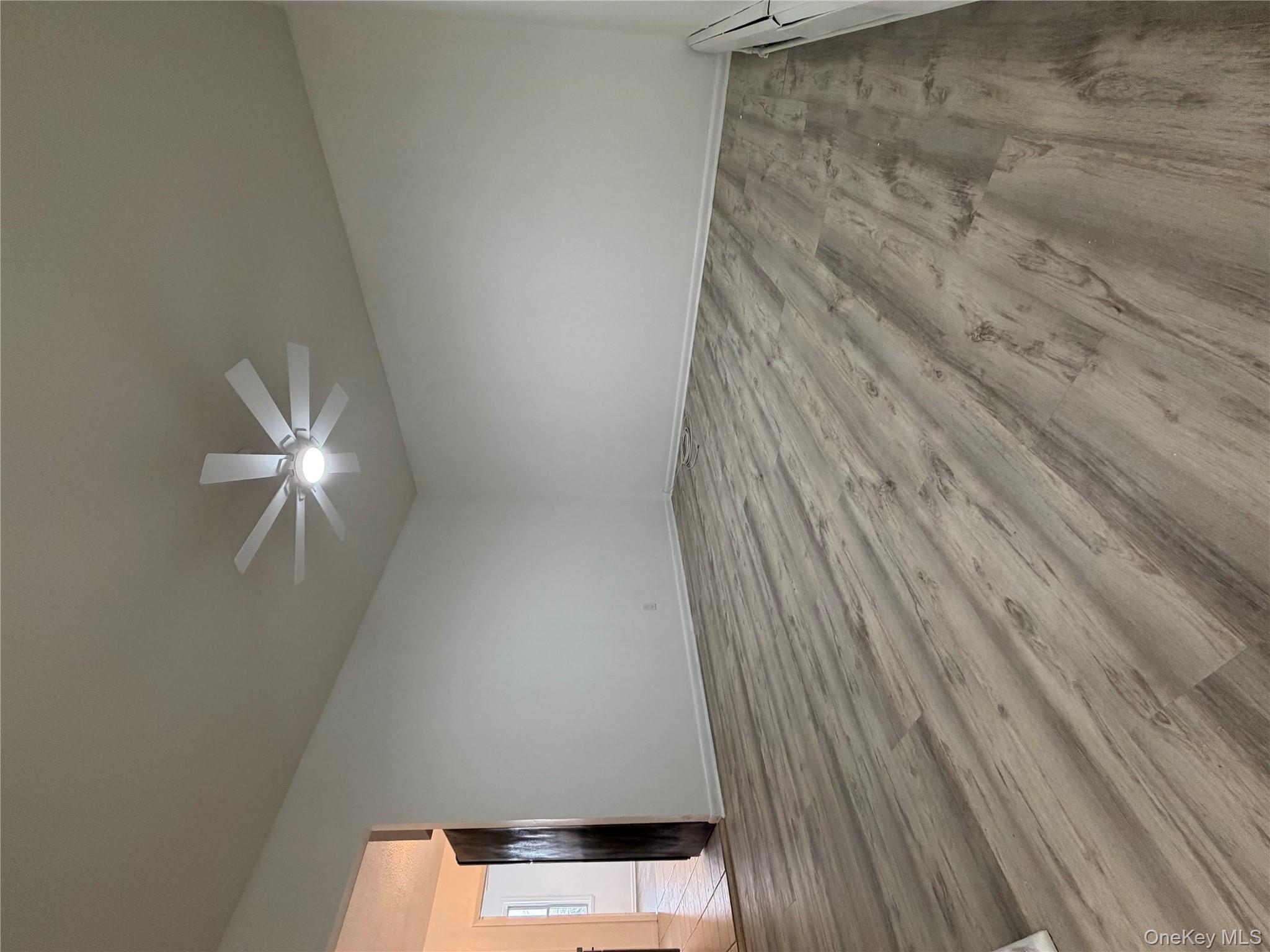 #4 photo, 12215 11th Avenue, Куинс ‖ College Point , NY 11356